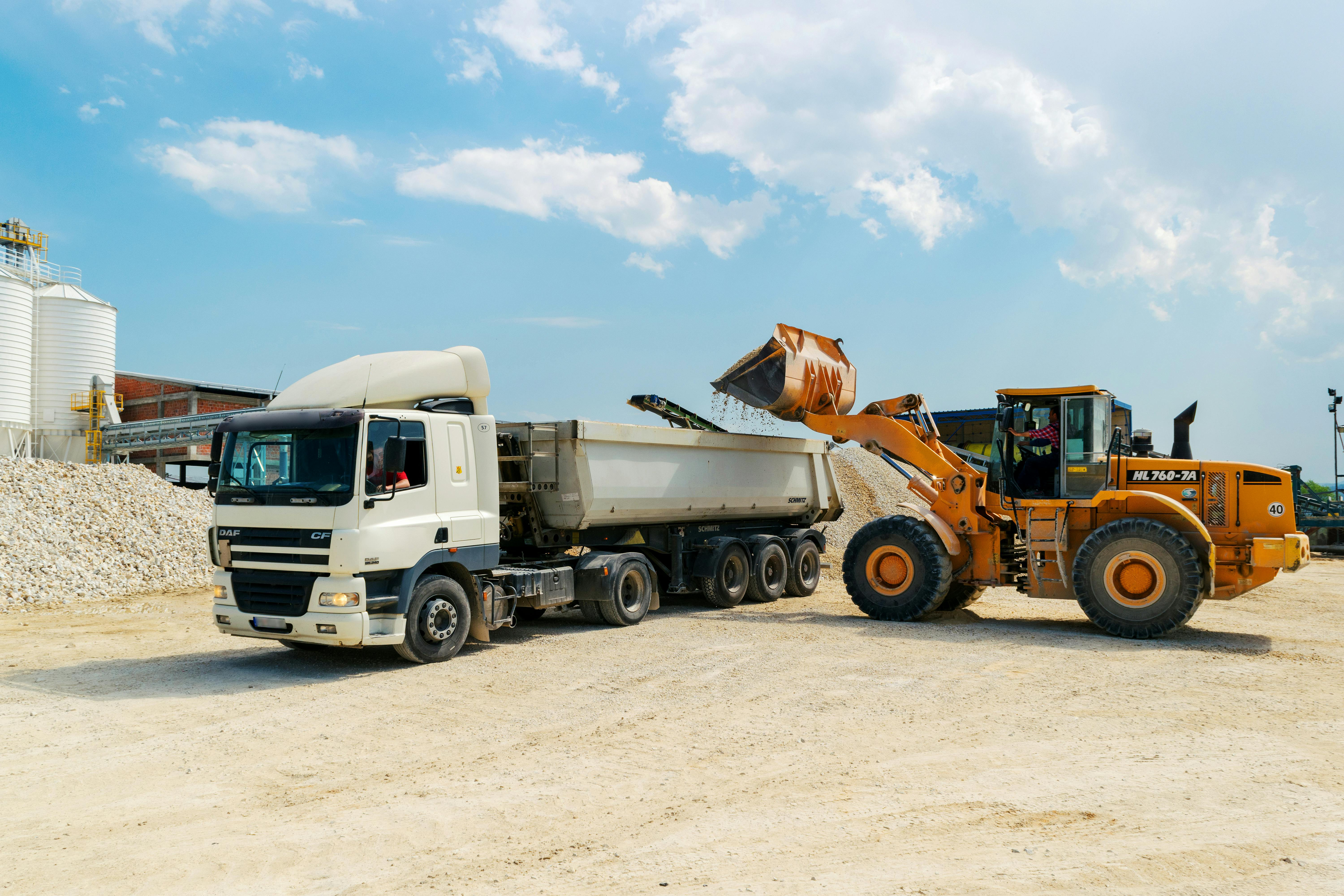 A comprehensive logistics solution for construction and freight projects    Integrated full logistics service combines the transportation of bulk materials, tru
