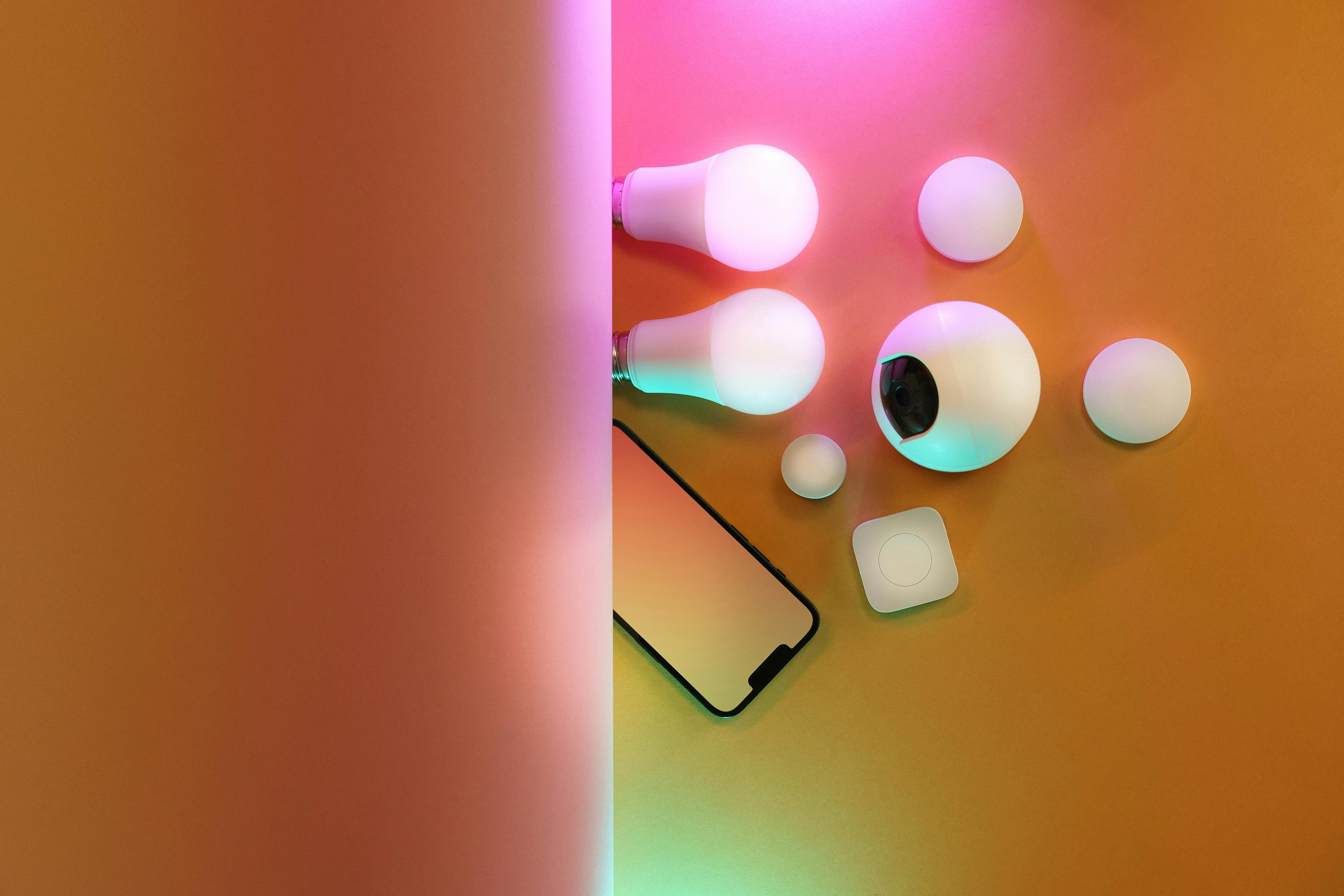 Full range of smart and traditional lighting    < Full lighting   offers a comfortable and thought-out range of WiZ‐lights, outdoor luminaires, plafones, dee