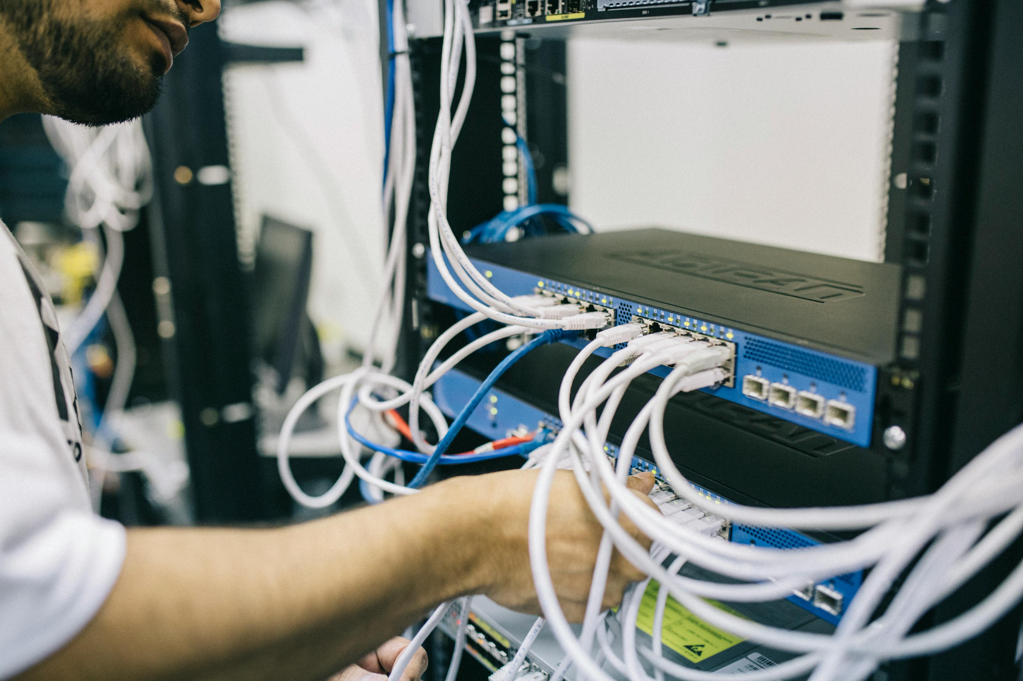 Full service   means a comfortable and secure way to a workable solution - from installation to installation, integration and regular maintenance. When all the 
