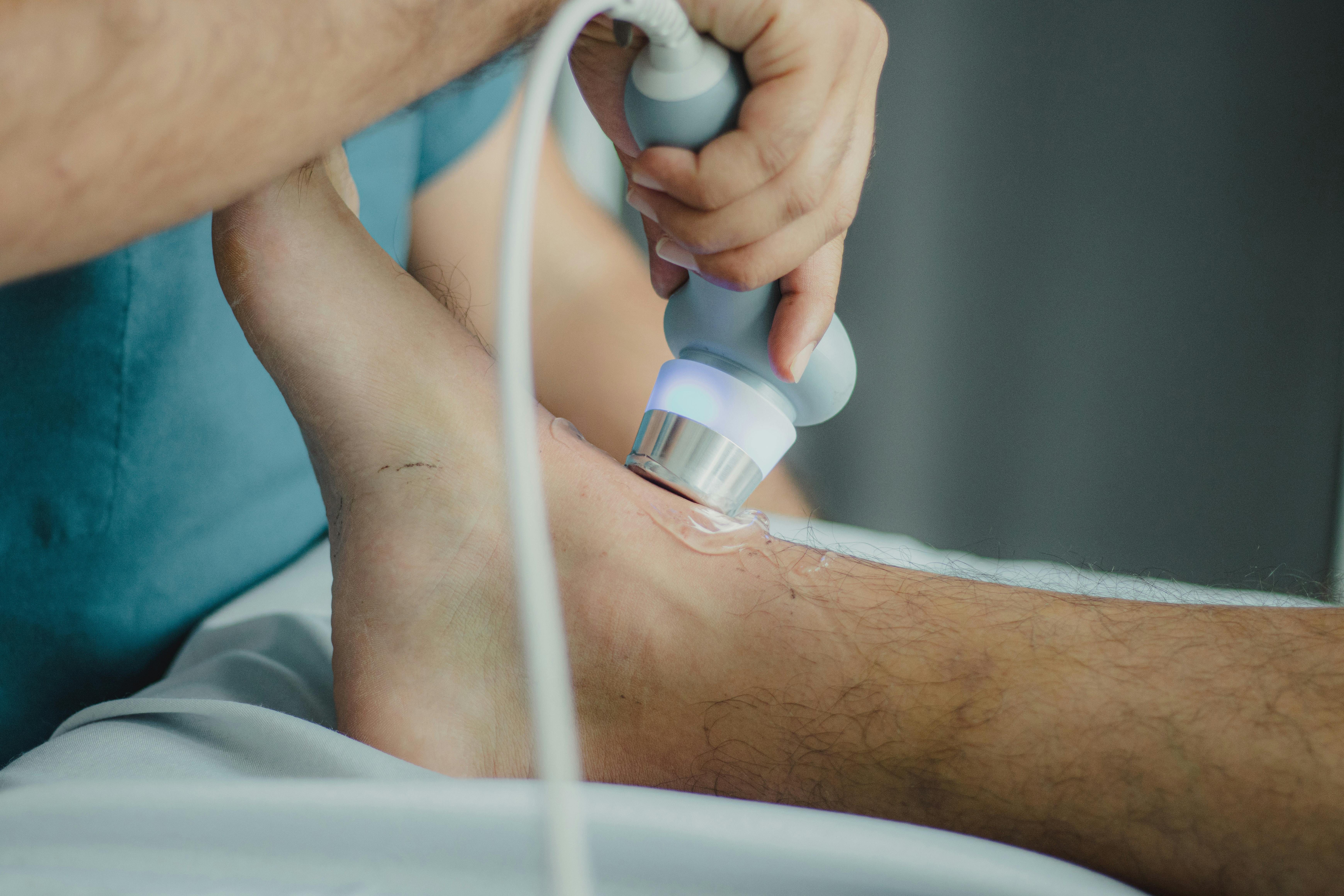 Full service for physiotherapy  combines manual therapy, machine support and personal rehabilitation to reduce pain, accelerate recovery and restore daily funct
