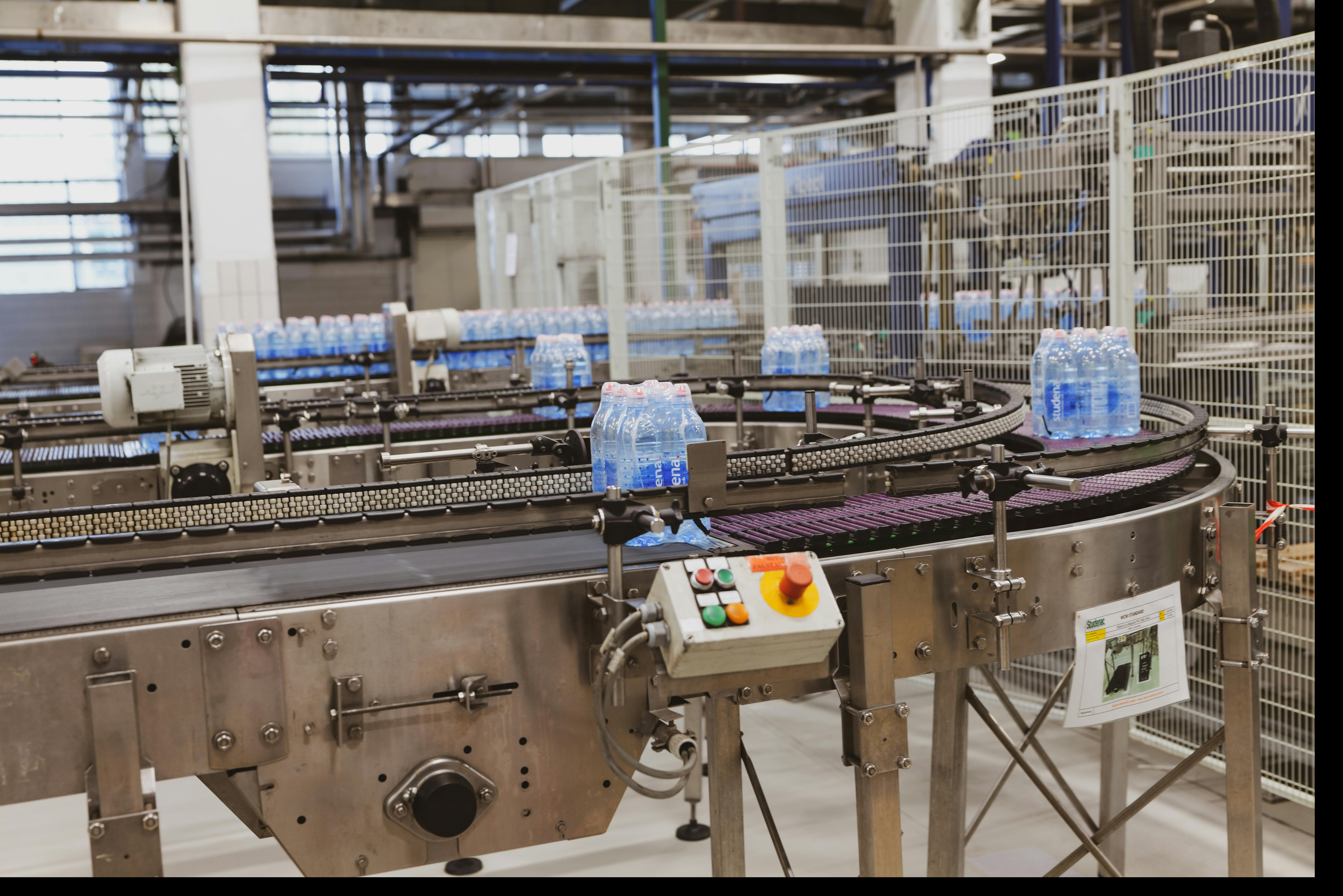 Integrated solution from production to marketing    < Full solutions for the beverage industry   combine production, bottling and bottling, food quality cont