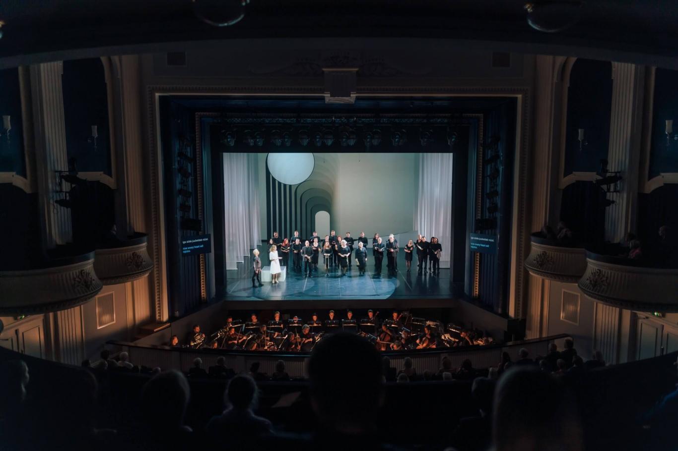 Üheksandal Vana Tallinn Galal esitas Rahvusooper Estonia kontsertlavastuse „Idomeneo“, mis põhineb Wolfgang Amadeus Mozarti esimesel suurel, harva esitataval oo
