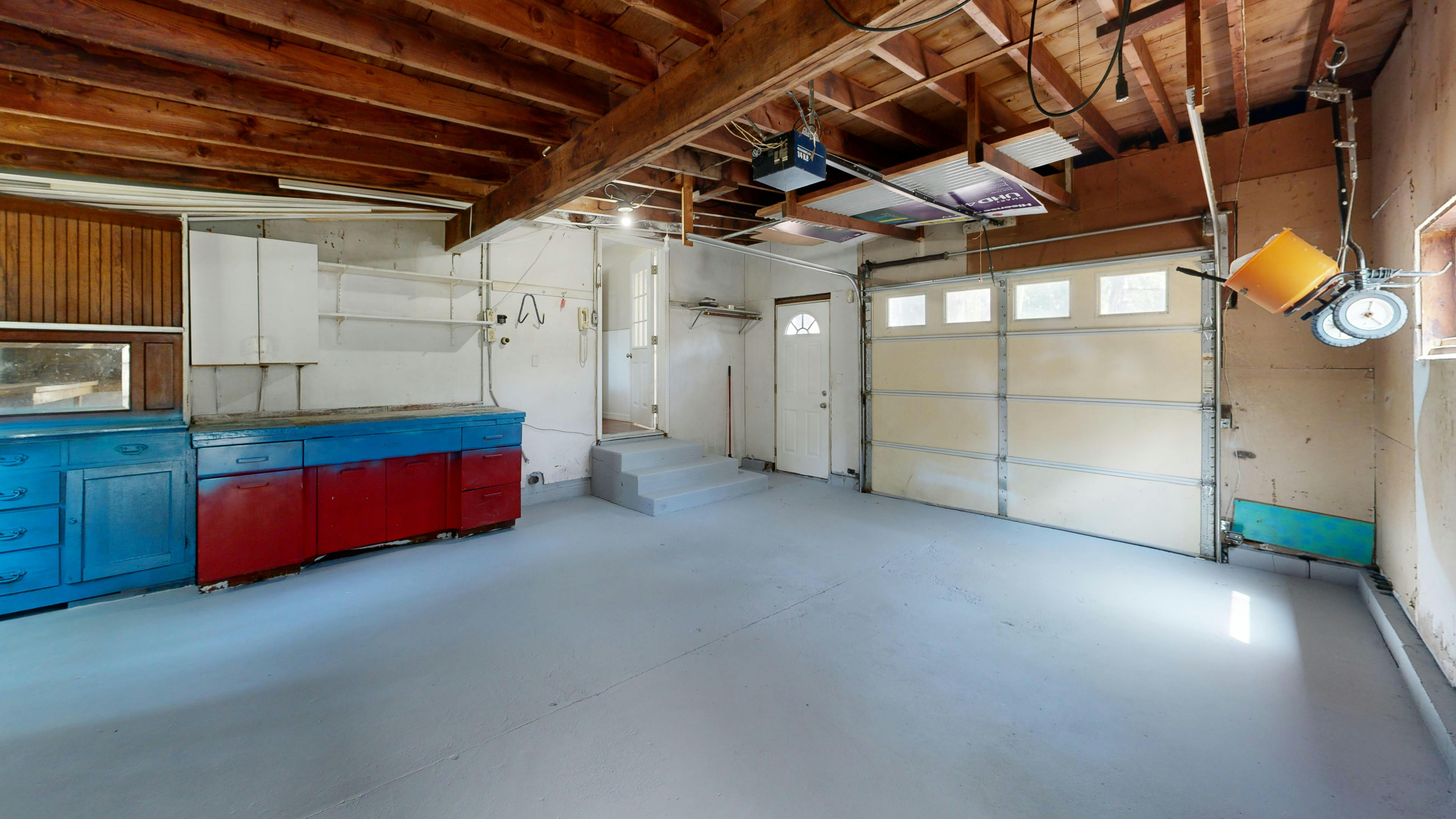Garage project  is an excellent solution for those who want to transform the garage from a storage room into a well thought-out, practical and visually integrat