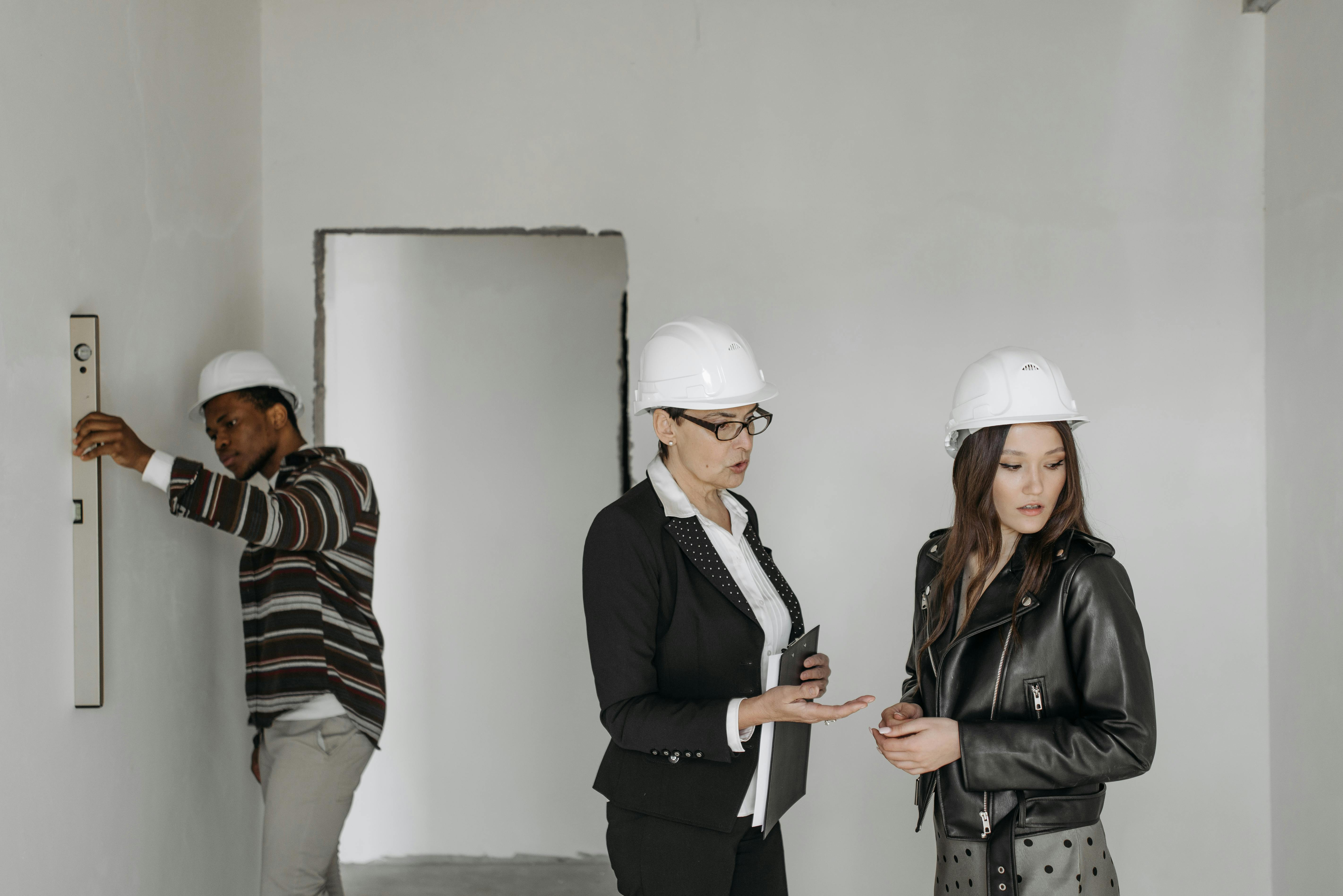 General construction  is a solution that combines the entire construction process into one smooth whole - from  preparation  and  construction  to  finishing . 