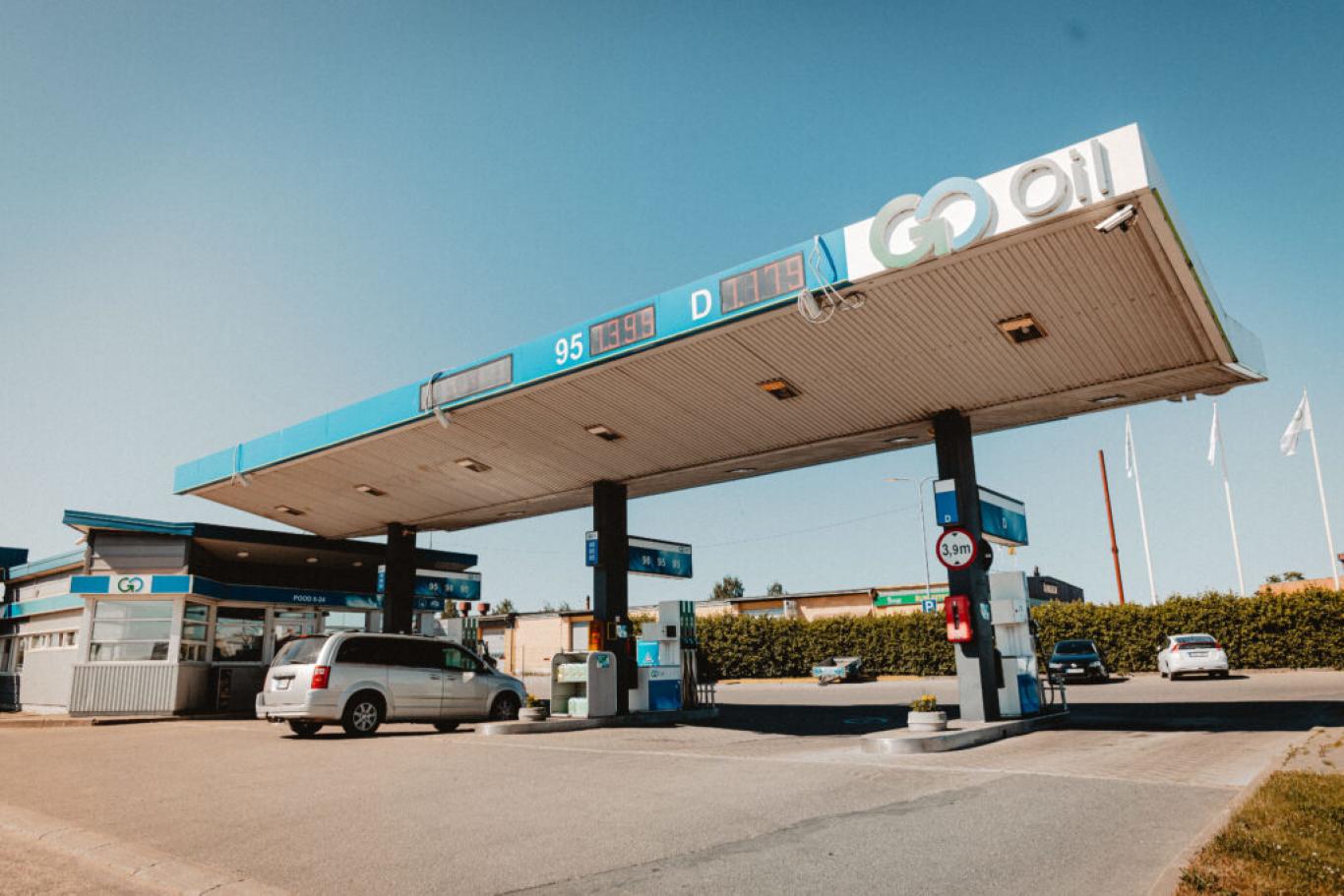 AS Go Oil on Eesti kütuseturul tegutsev alates 2005 aasta maikuust. Tegevusaladeks on vedelkütuse jae- ja hulgimüük.  Ettevõttest 100% kuulub AS-le Go Group. Ee