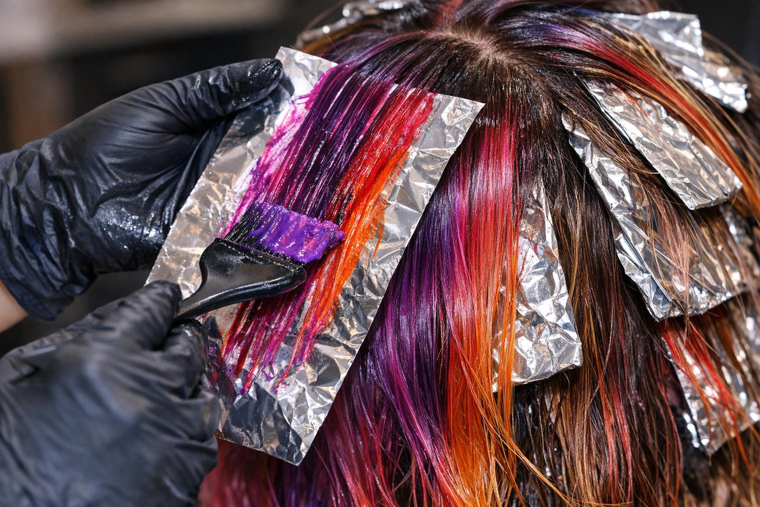 Personalized color solutions   bring depth, natural movement and lasting shine to the hair. We combine professional hair dyeing and accurate hair tinting with m