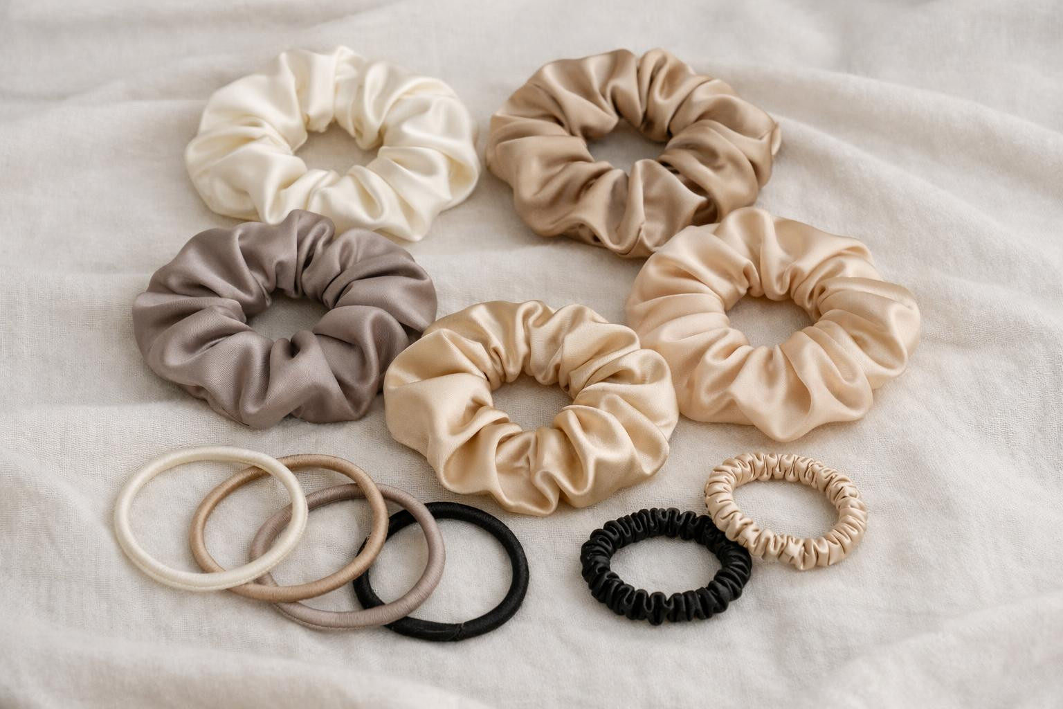 Contains and is suitable for    Hair protection kit combines luxurious  silver bandages  and soft  silver rubbers  to provide gentle and safe restraining withou