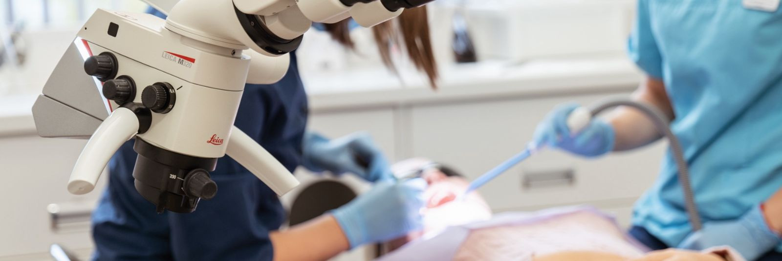 Kui oled silmitsi erakorralise hambaraviprobleemiga, võib see olla hirmutav olukord. Õnneks pakume Sakala Hambaravis kiiret ja professionaalset esmaabi, et leev