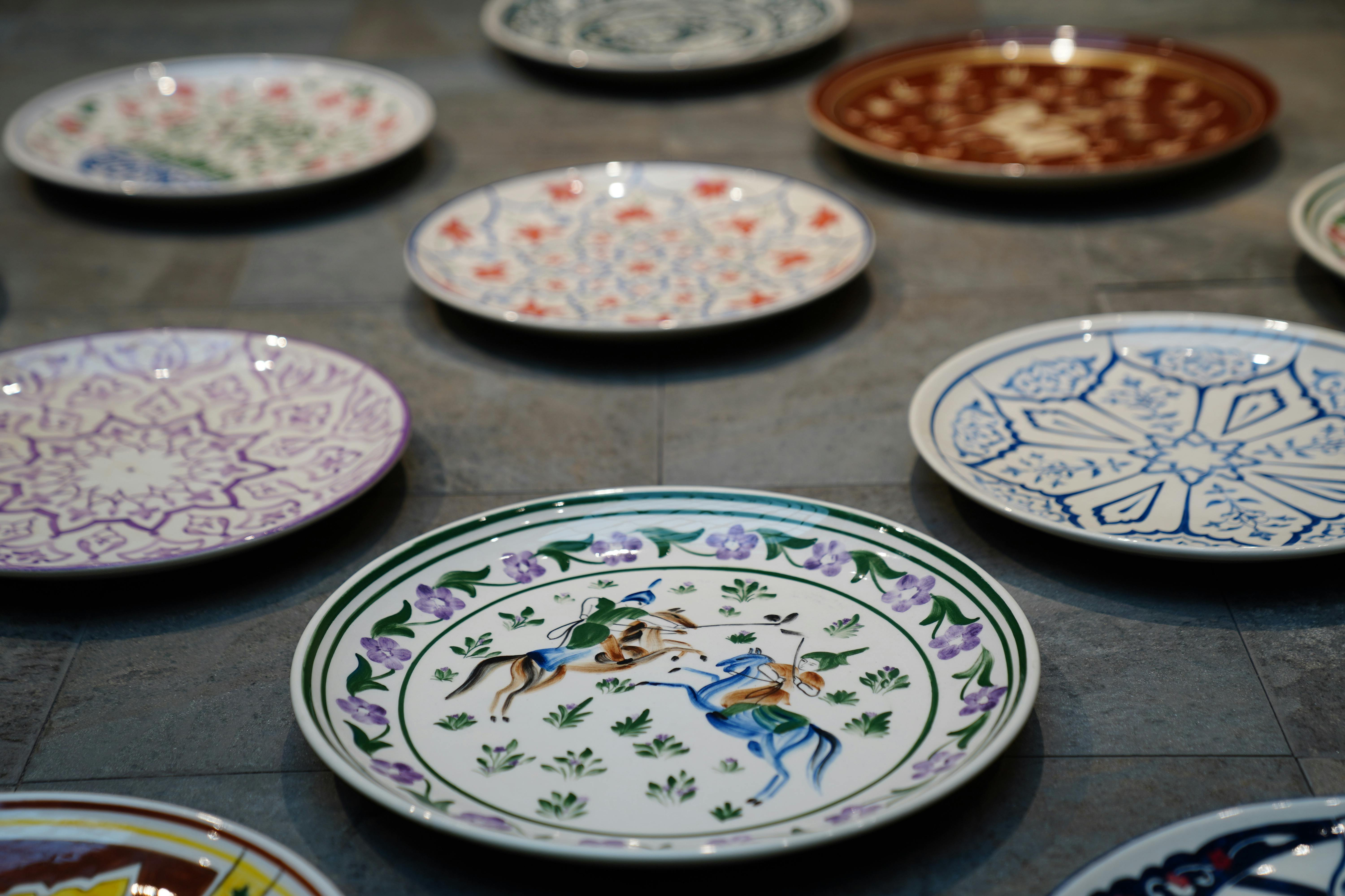 Hand-painted collections  combine timeless quality and artistic finishing of porcelain, creating a special look in each room. Each collection is created through