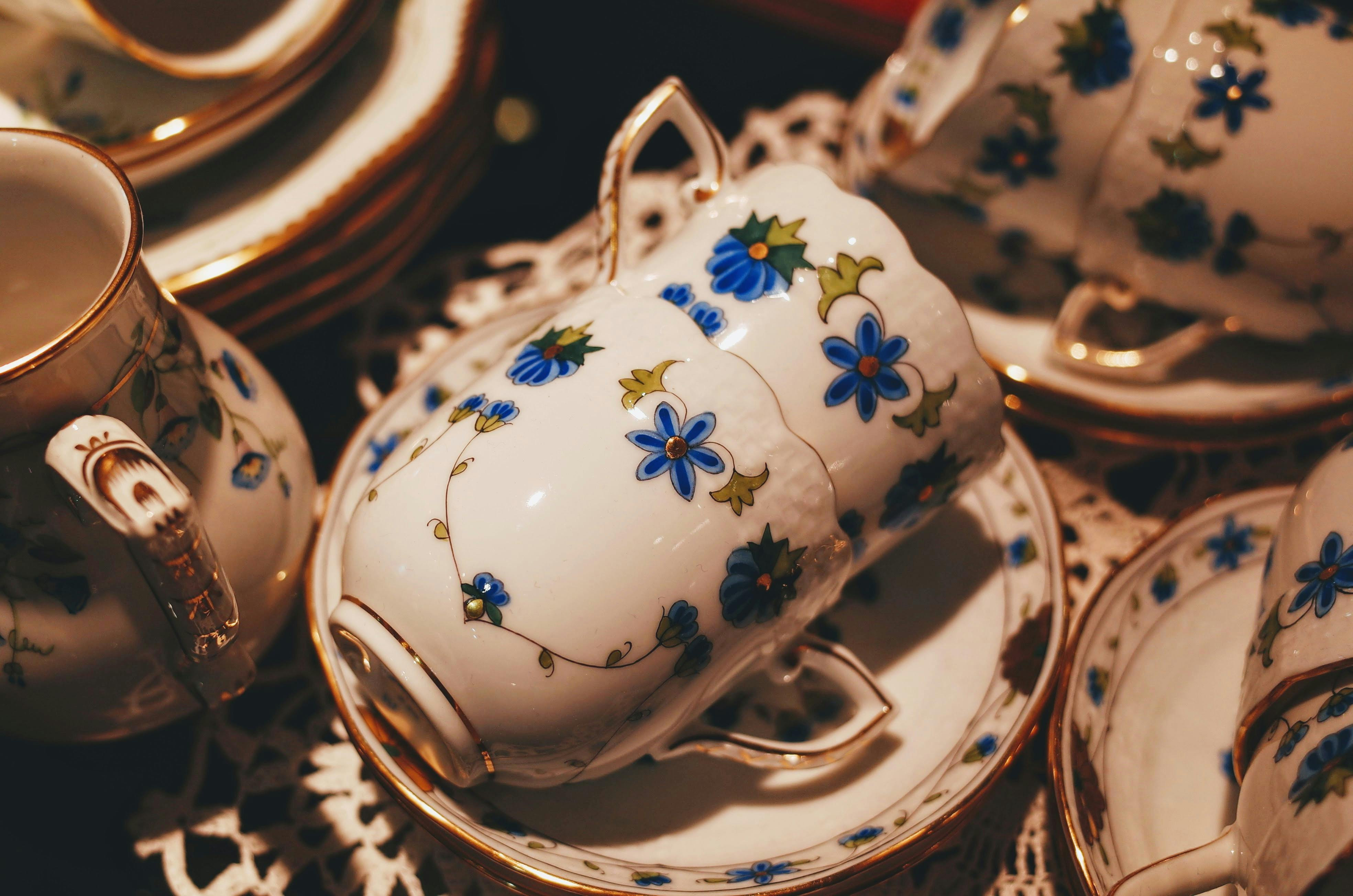 The beauty of time, which adds individuality Porcelain painted ...
