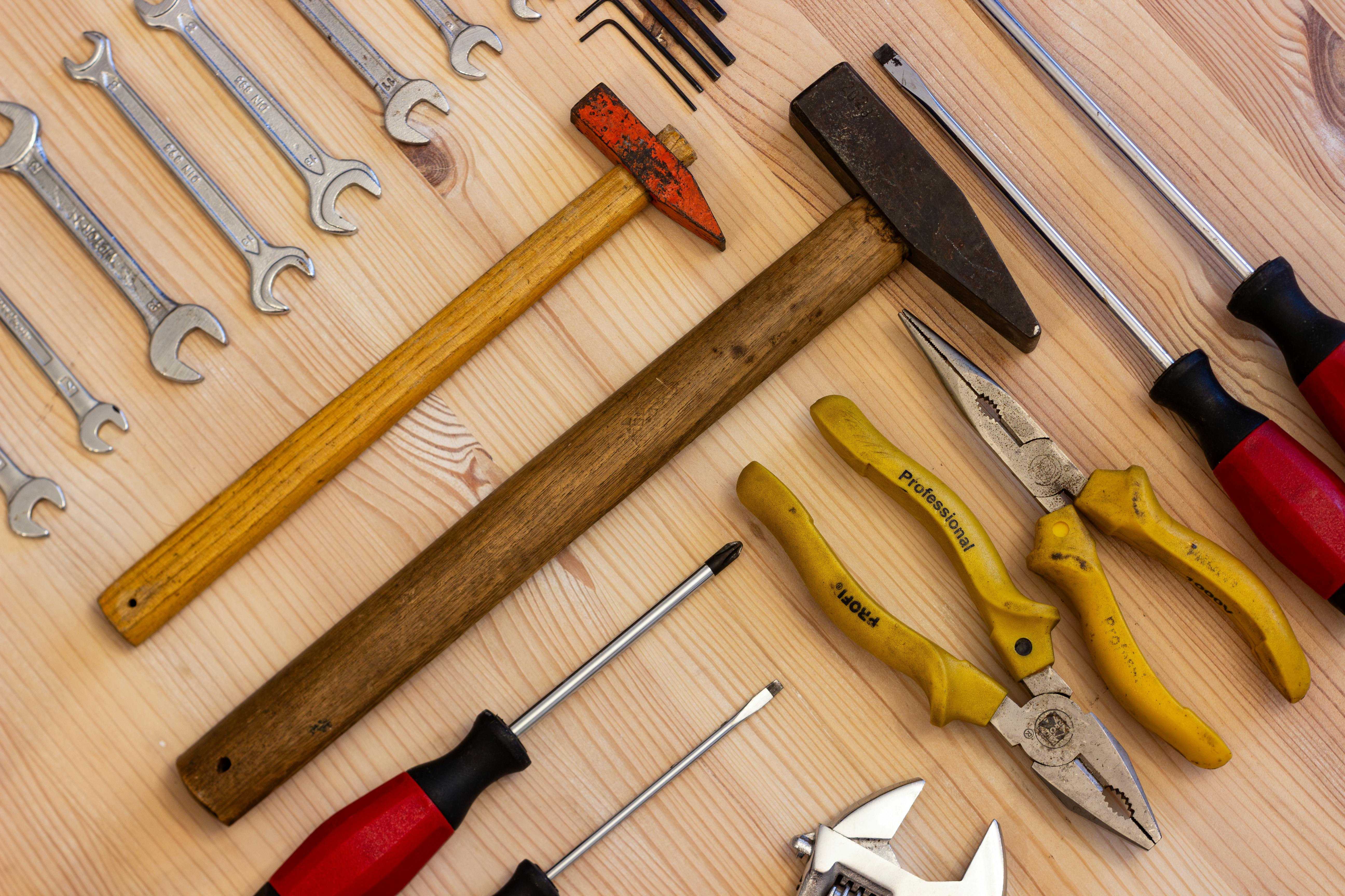 Hand tools  is a solid foundation for every workshop, home repair and construction project. When assembly, repair or general maintenance is required, the tools 