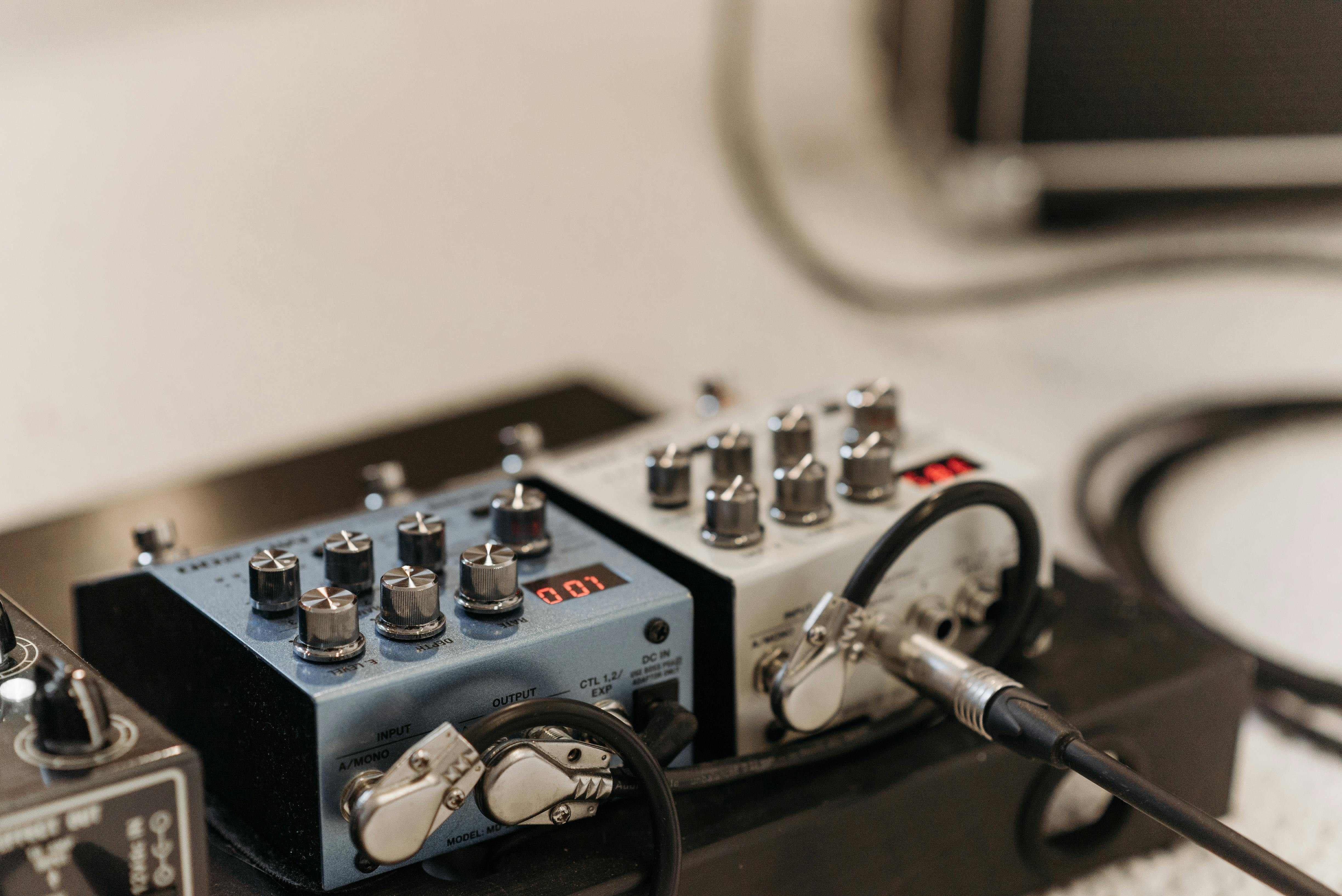Full hexafonic solution in studio and stage    6APPEAL  offers six analogue fuzz channels that allow separate distorisation and accurate tonal control of each g