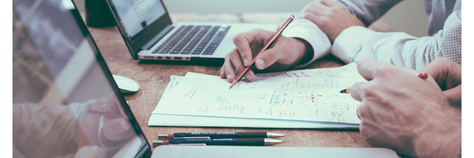 Kas teha raamatupidamist ise või usaldada professionaalile?  Paljud väikeettevõtjad alustavad oma äritegevust mõttega, et raamatupidamine on midagi, mida saab i