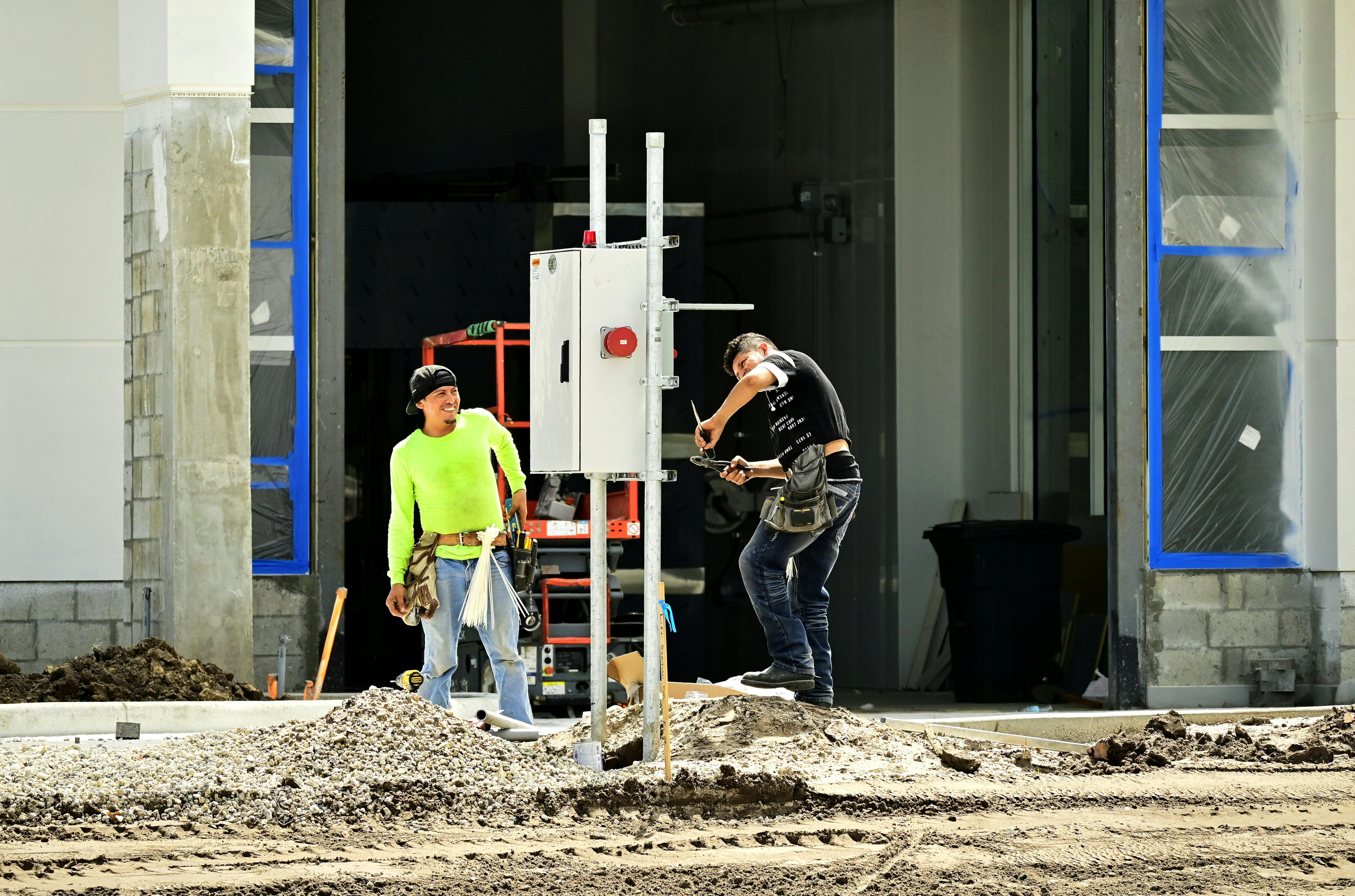 Integrated electrical solutions that save time and reduce risks    Complete key-to-hand electrical solution connects the design of electricity projects, high-qu