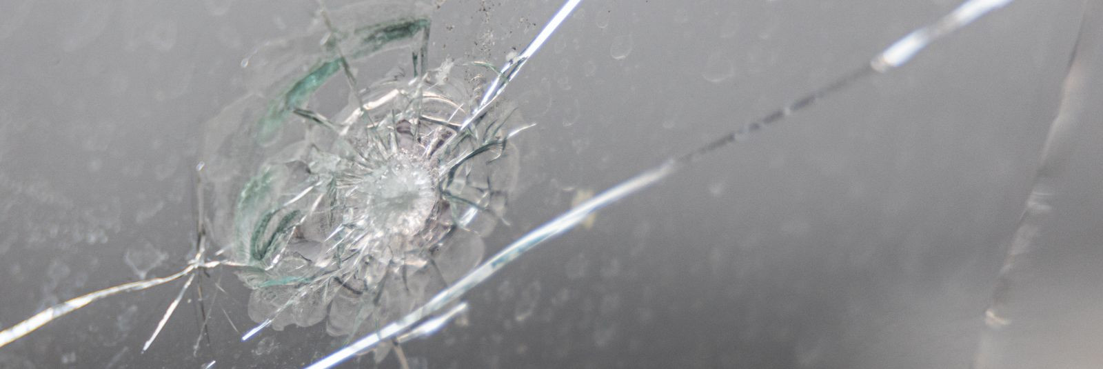 Kui te olete kunagi sattunud olukorda, kus auto klaasile ilmub väike kivitäke, võib esimene reaktsioon olla kerge mure. Kuigi see võib esmapilgul tunduda väikes