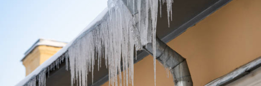 Jääpurikad on talvise ilmaga majade ümber sageli esinev probleem. Need tekivad siis, kui katusele kogunev lumi sulab päikesepaiste või katuse all olev soojusall