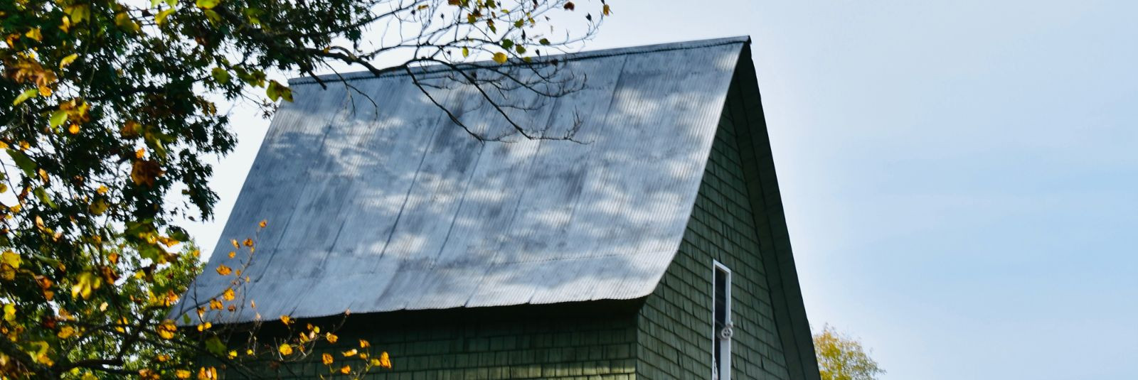 Kvaliteetne katuste ehitus on ülimalt oluline, sest katuse roll kodu või hoone jaoks on palju enamat kui lihtsalt vihma ja päikese eest kaitsmine. Katus peab va