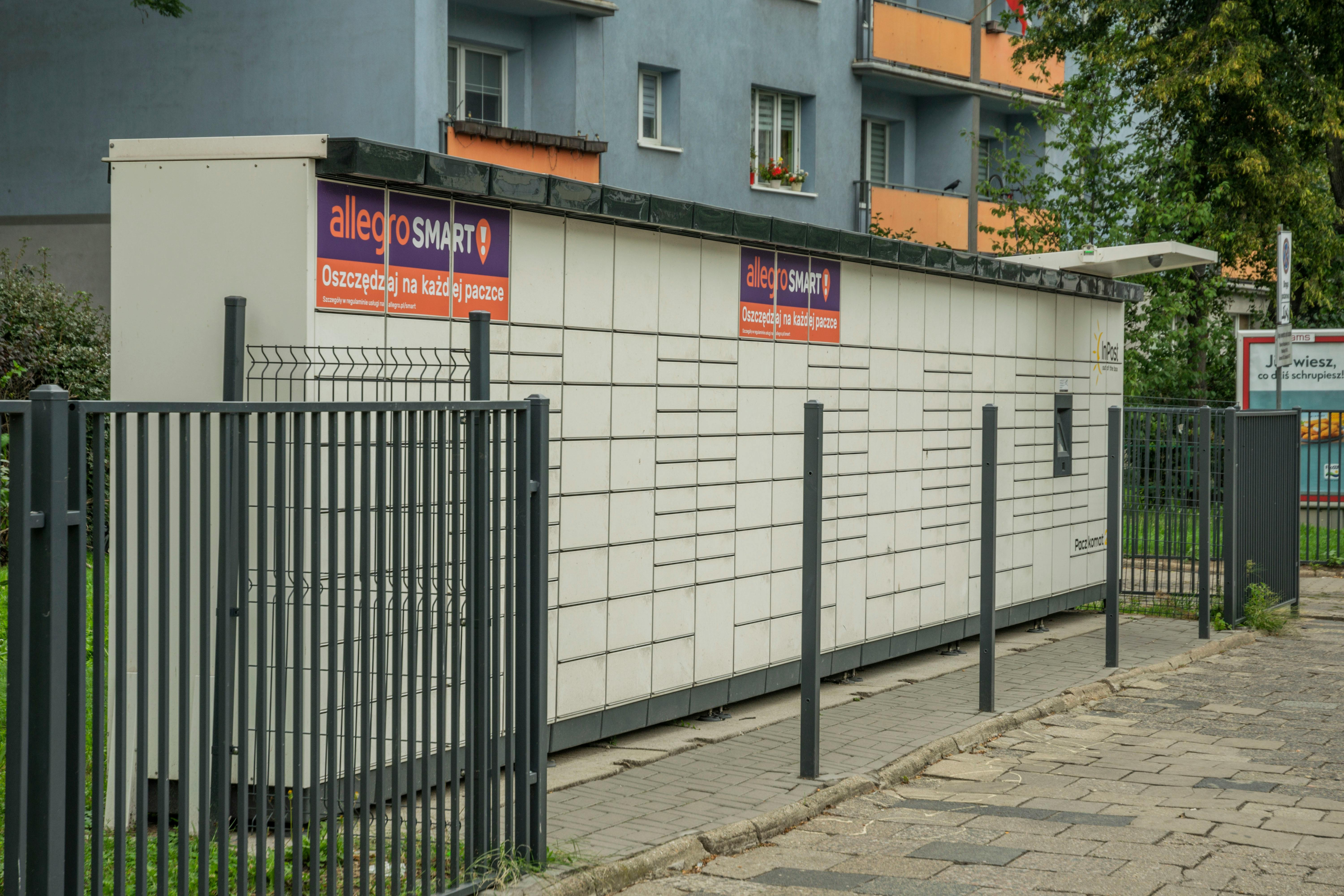 Kullerivedu  on kiire ja usaldusväärne tarne lahendus, mis viib värsked tellimused kohale just nii, nagu klient eelistab — kas  pakiautomaati  või  kulleriga ko