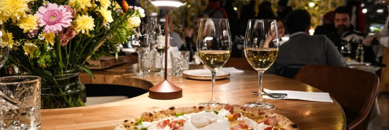 La Prima Vanalinn pole lihtsalt  Itaalia restoran  – see on tükike päris Itaaliat koos ilusa toidu ja külalislahkusega.   2013. aastal alustati väikese pereette