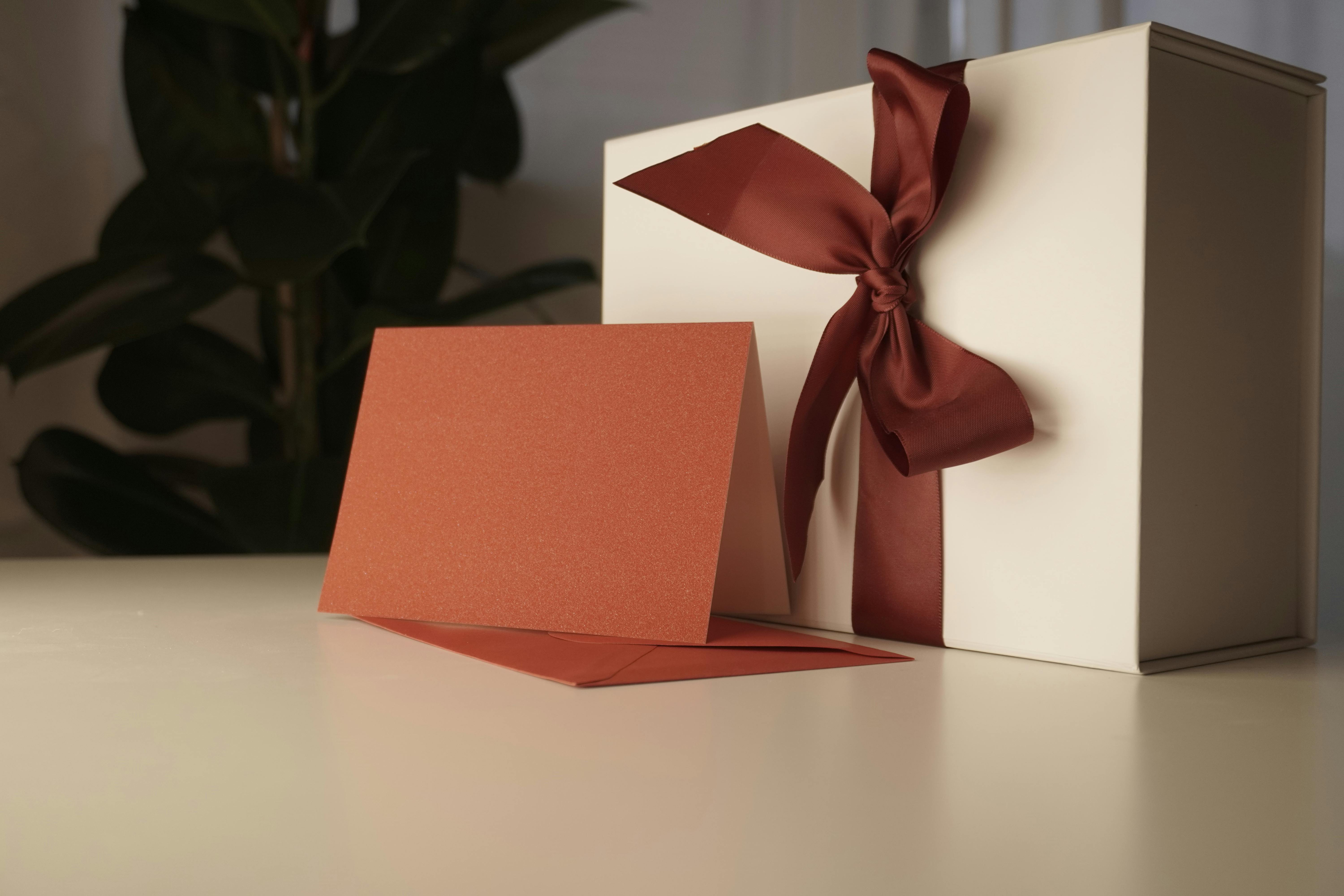 What is a large gift box? The large gift box is a finished, stylish ...