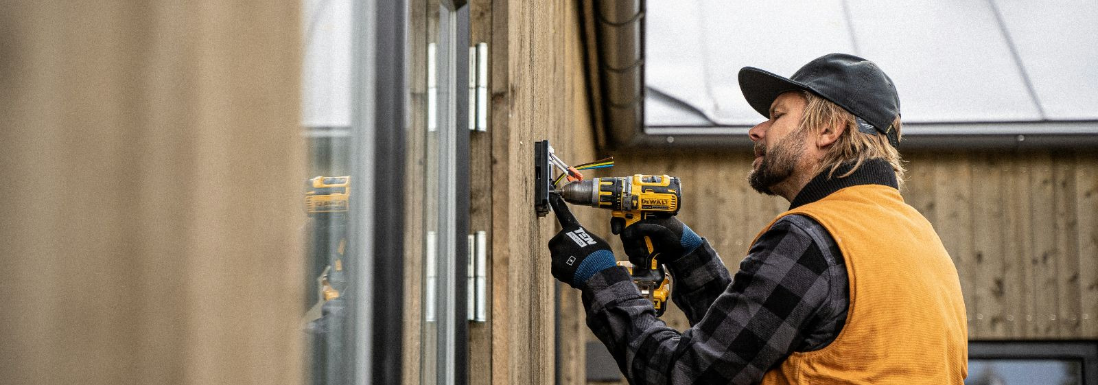 Peale suulist kokkulepet tehtavast tööst ja ettemaksust täies mahus alustas energiliselt, kuid töö jäi lõpetamata, ainult lubadused ning lõpuks ei olnud suhtlus