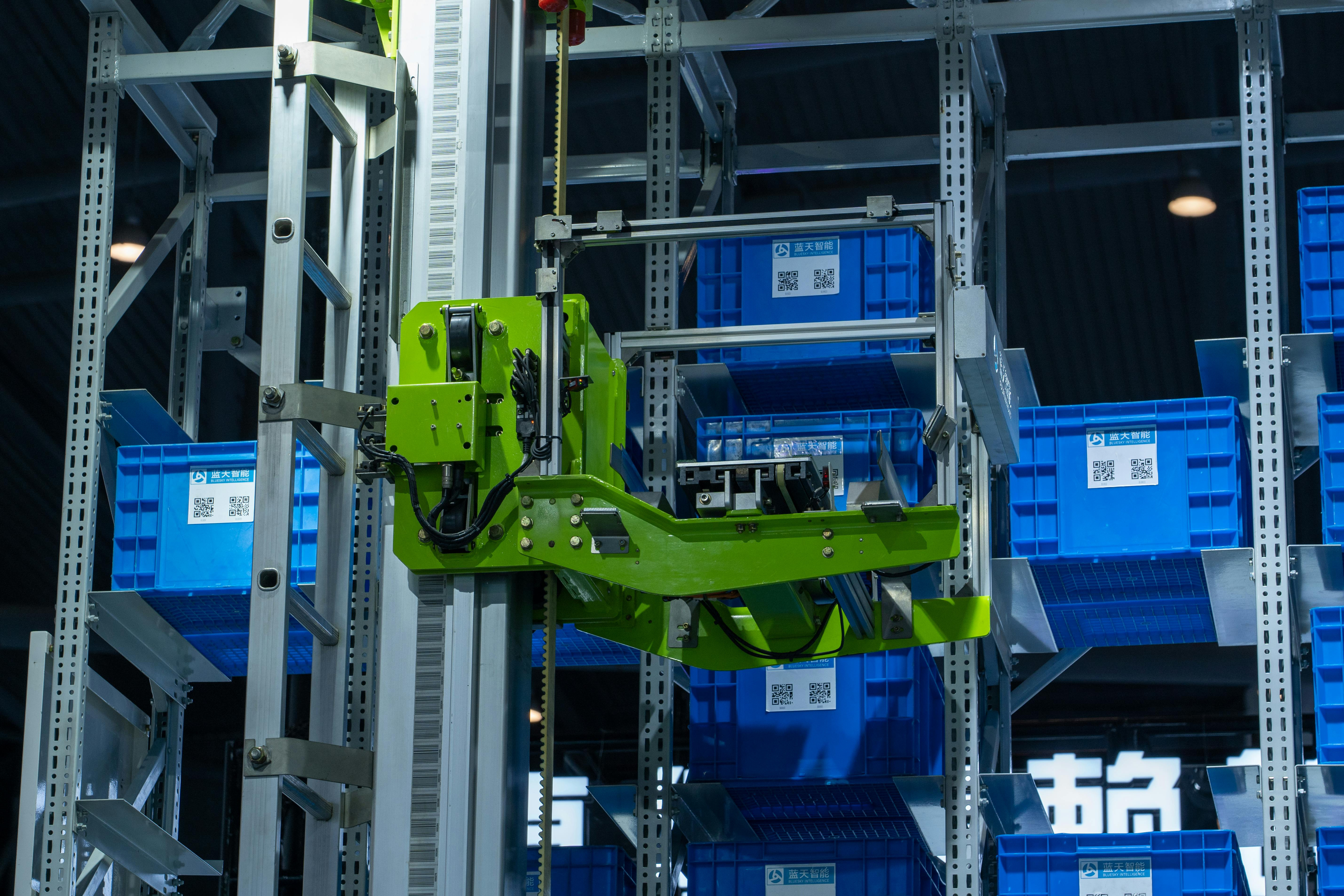 Speed, precision and smooth support of production lines     Lorobot  is an automated storage module that manages the storage and issue of boxes and provides a c