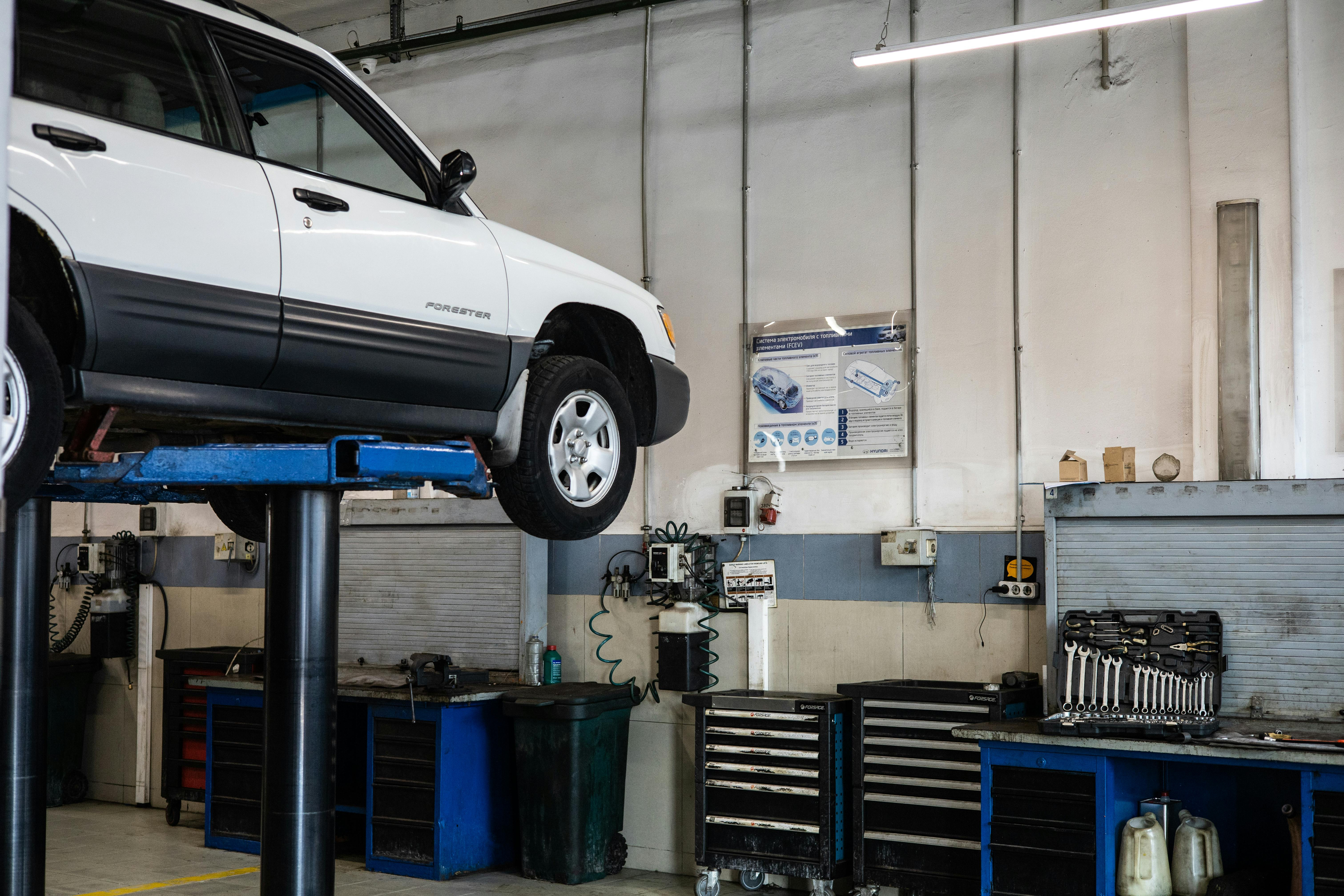Regular   car maintenance  is the safest way to keep the vehicle running, reduce the risk of unexpected malfunctions and ensure a smooth daily use. A well thoug