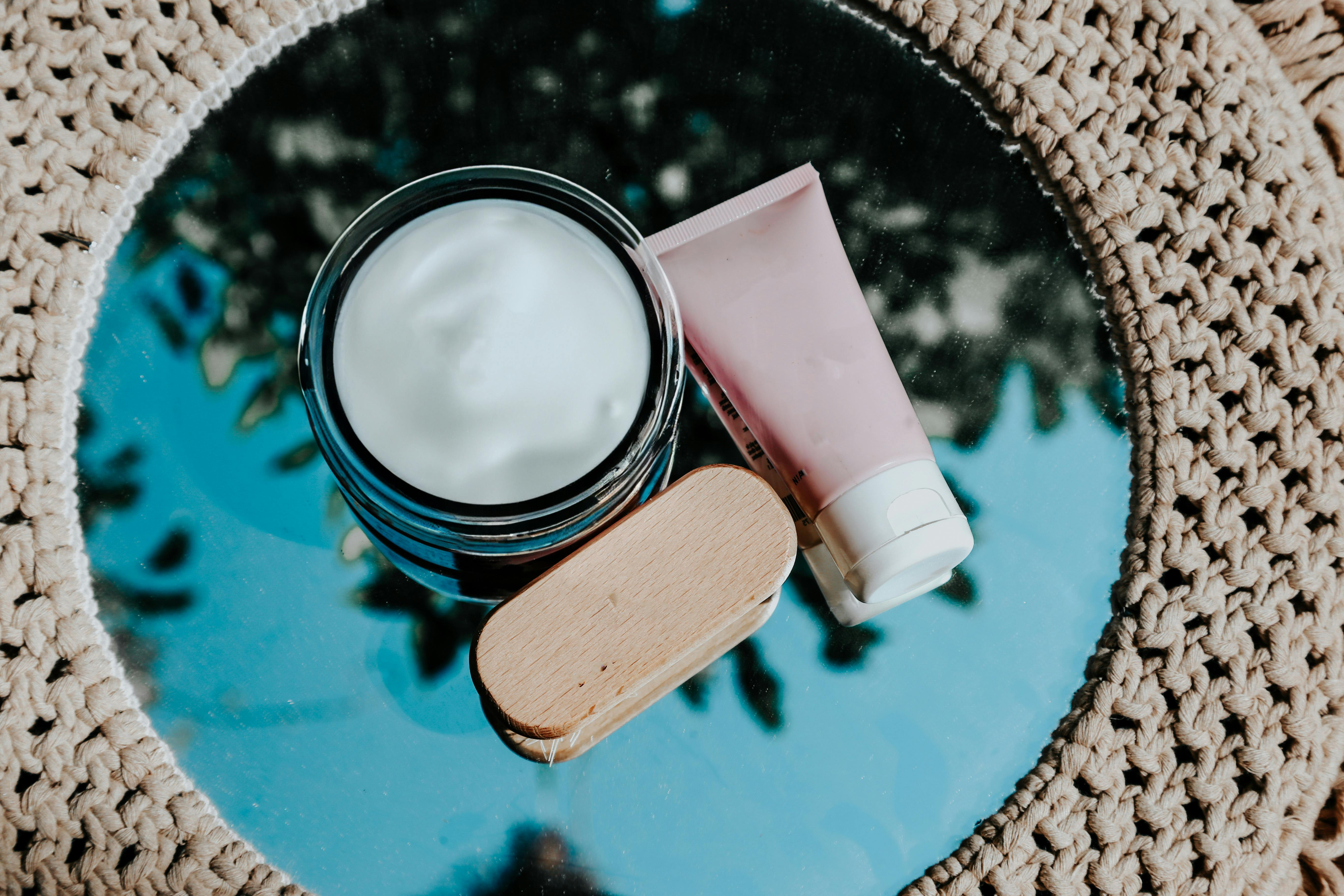 The range includes well-known make-up and skin care products that provide a clear structure and reliable result for everyday beauty rutin. Each product fiche sh