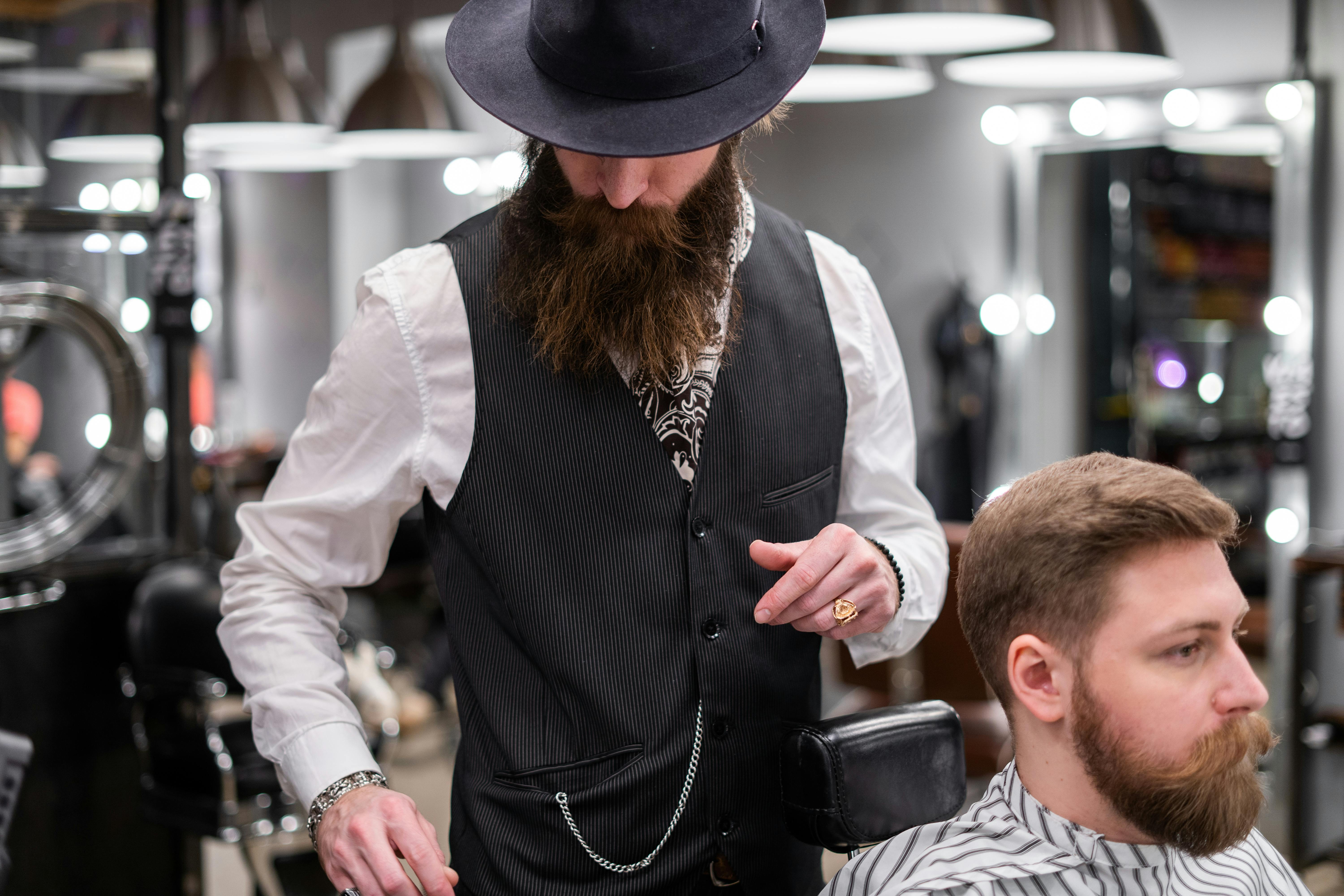 Goodly carried out  men haircut   is not only a matter of looking taken care of, but also a basis for self-confidence and daily comfort. When the hair and the b