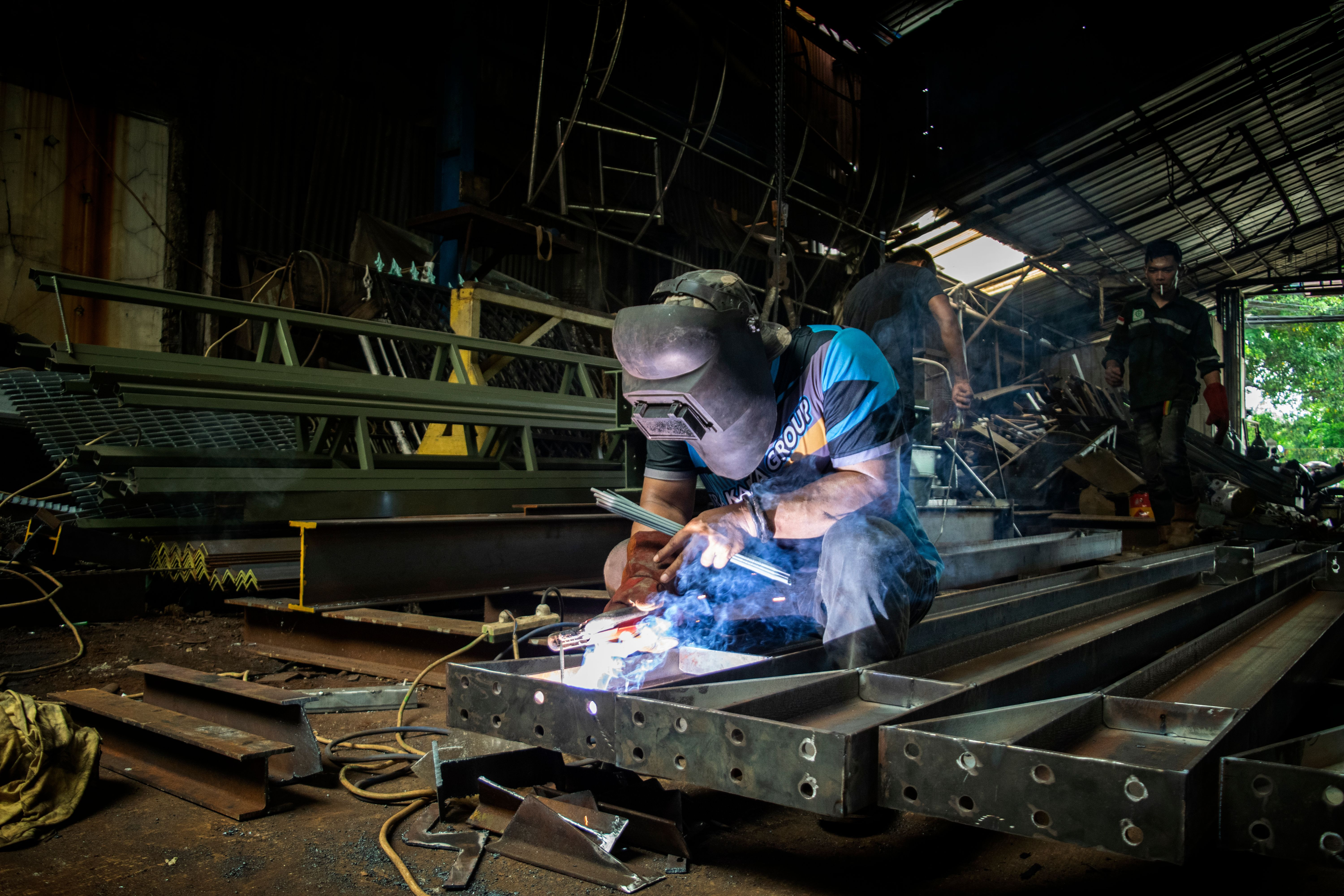 Metal solutions  produce a lasting, functional and visually effective result in both homes, commercial buildings and marine environments. Precise metalworking a