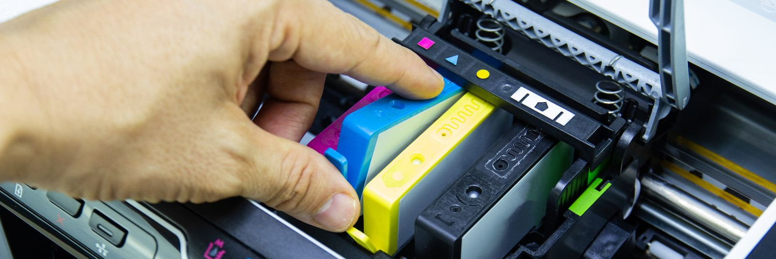 Kui otsite taskukohast ja keskkonnasõbralikku viisi oma printeri jätkusuutlikuks kasutamiseks, siis printerikassettide täitmine võib olla teie jaoks ideaalne va
