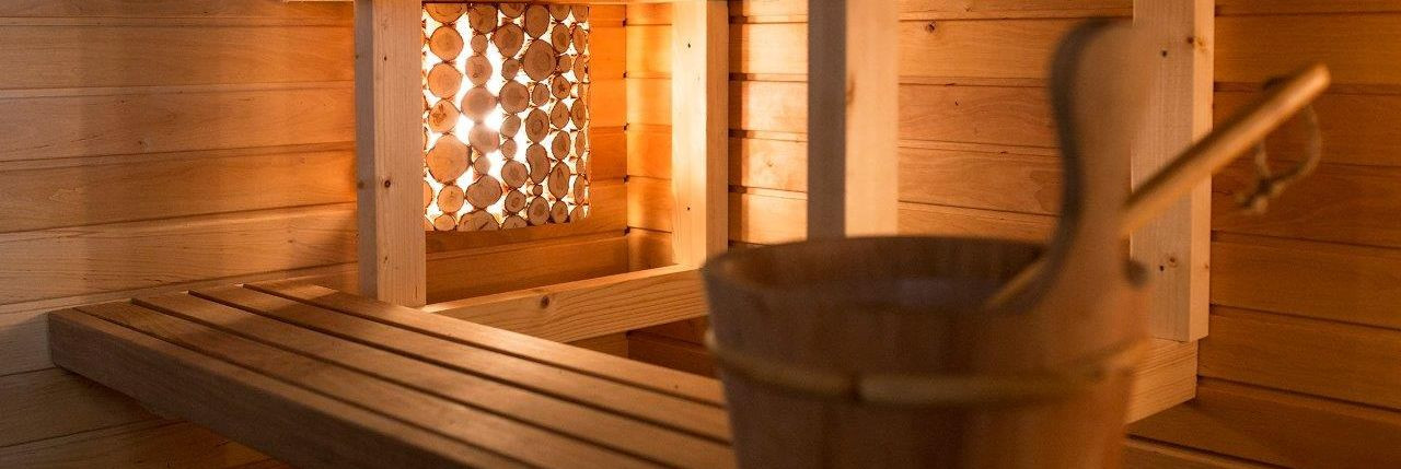 Saun on paljude kultuuride aastasadu vana traditsioon ja tava, mis on tervislikult ja vaimselt lõõgastav. Kui astute sauna, sisestate te rahu ja mõnude maailma,