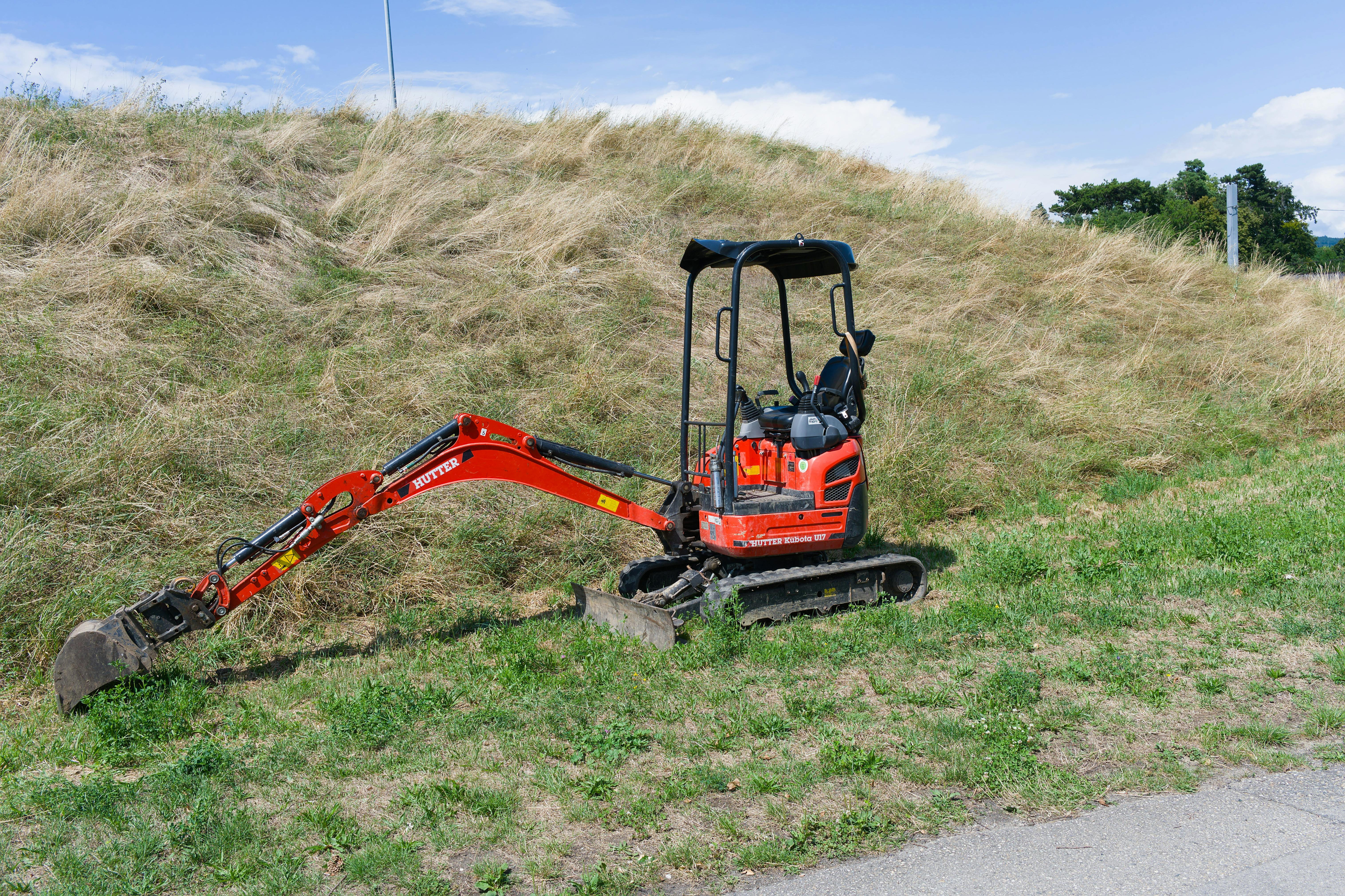 Miniekskavatori  is a clever choice when work requires precision, mobility and a small footprint. These  compact construction machines  are ideally suited to si