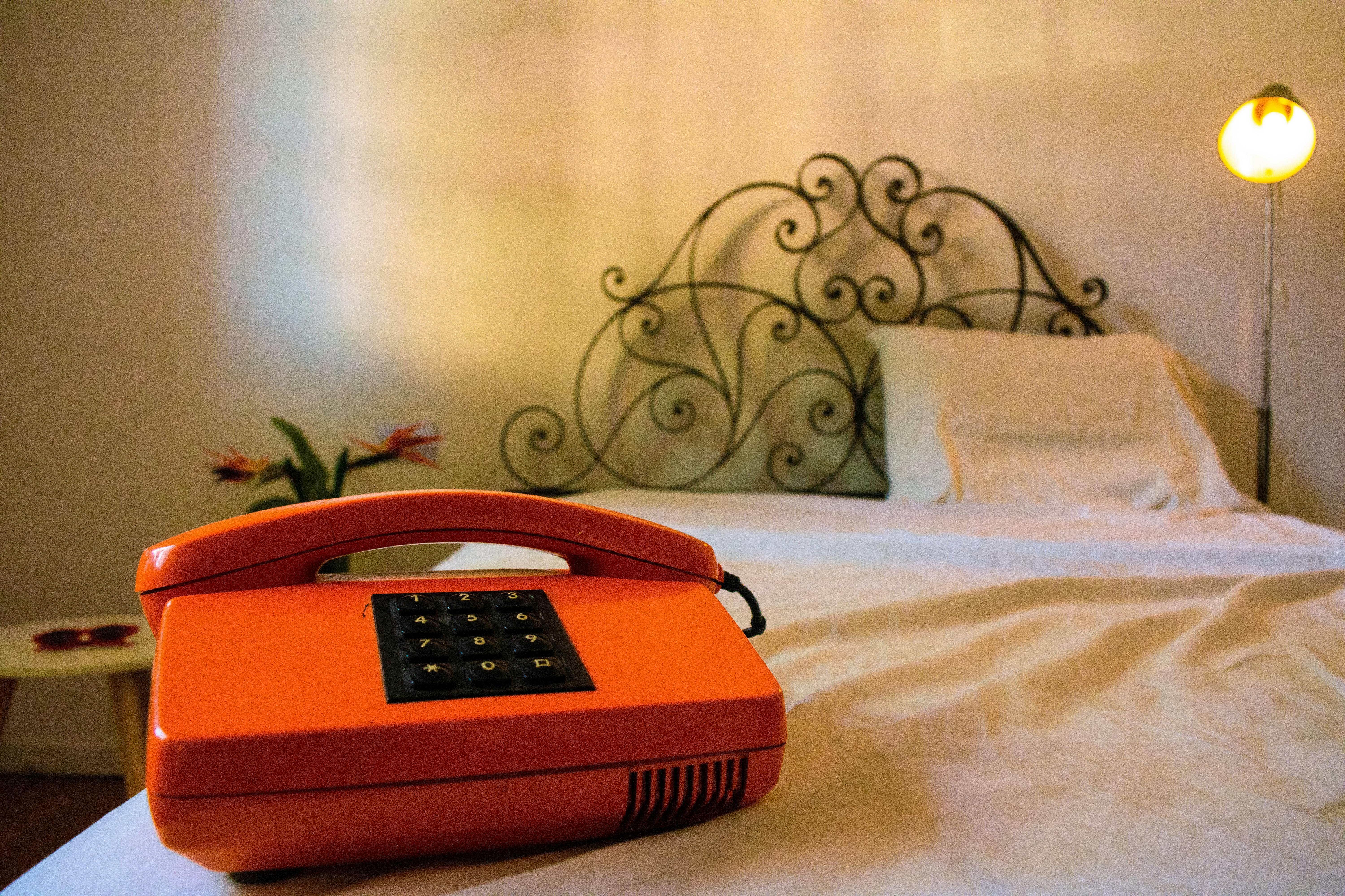 Comfortable  motel rooms  offer a favorable and peaceful  housing  at the edge of nature.  1970, In the style of the years   the interior creates a cosy and nos