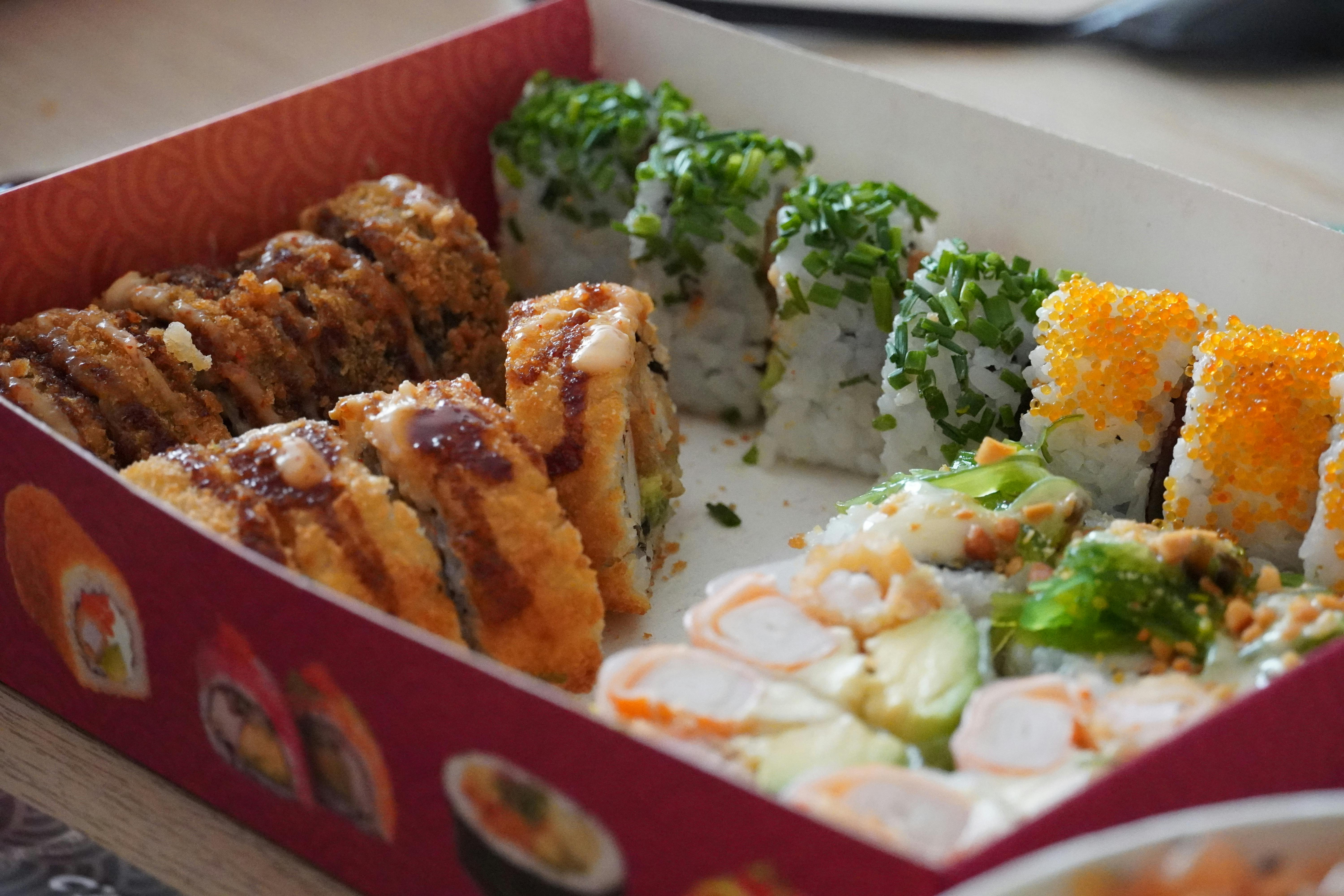 Värske sushi, mis sobib igasse päeva 
  Naabruskonna sushi  pakub laia  värske sushi  valikut, mugavaid  sushi-komplektid  jagamisteks ja kiired lõuna‑lahenduse