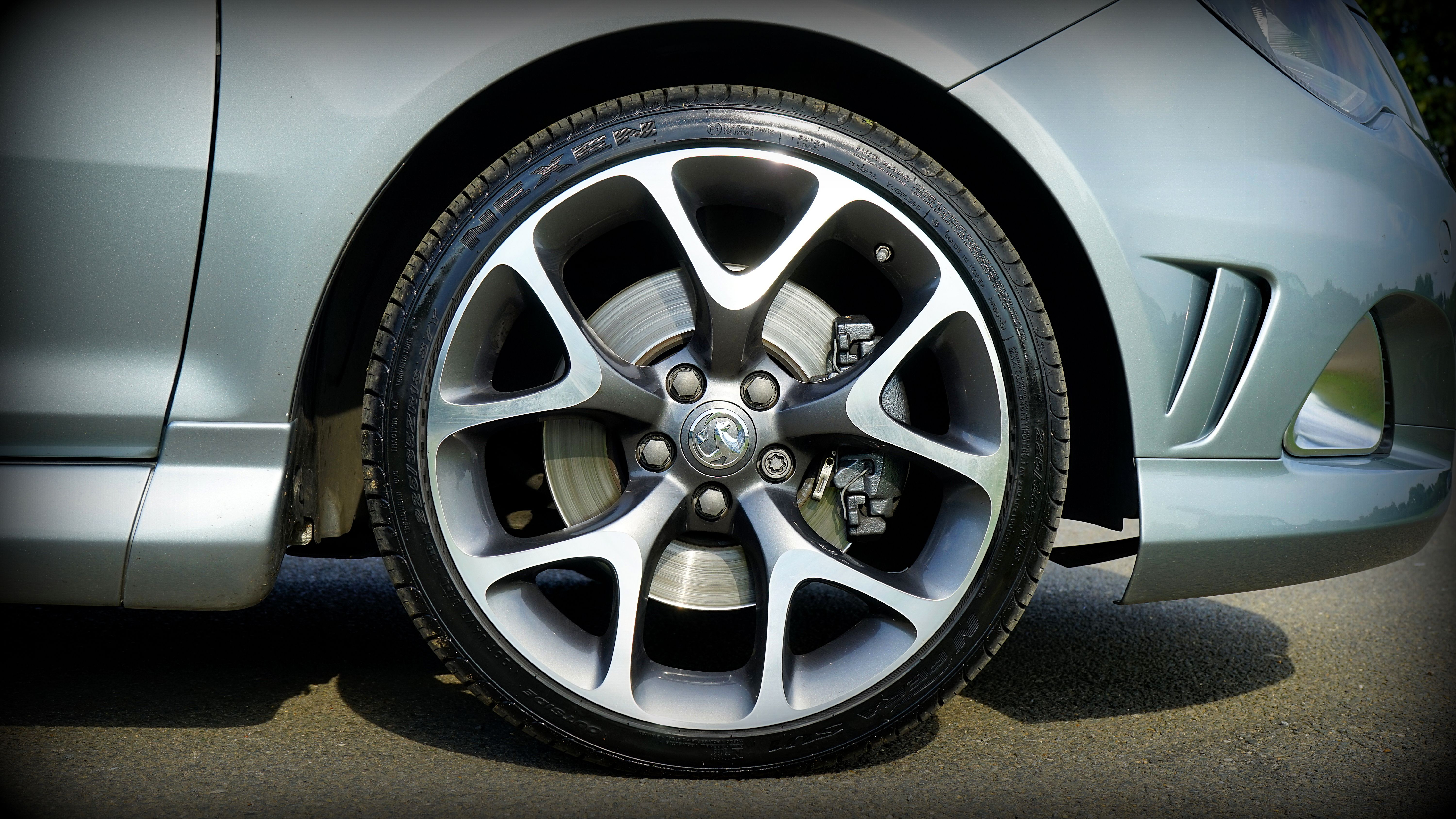 New wheels  give the car both a fresh look and a certain driving hours. If the purpose is to find a solution suited to the dimensions and suitability of the   v