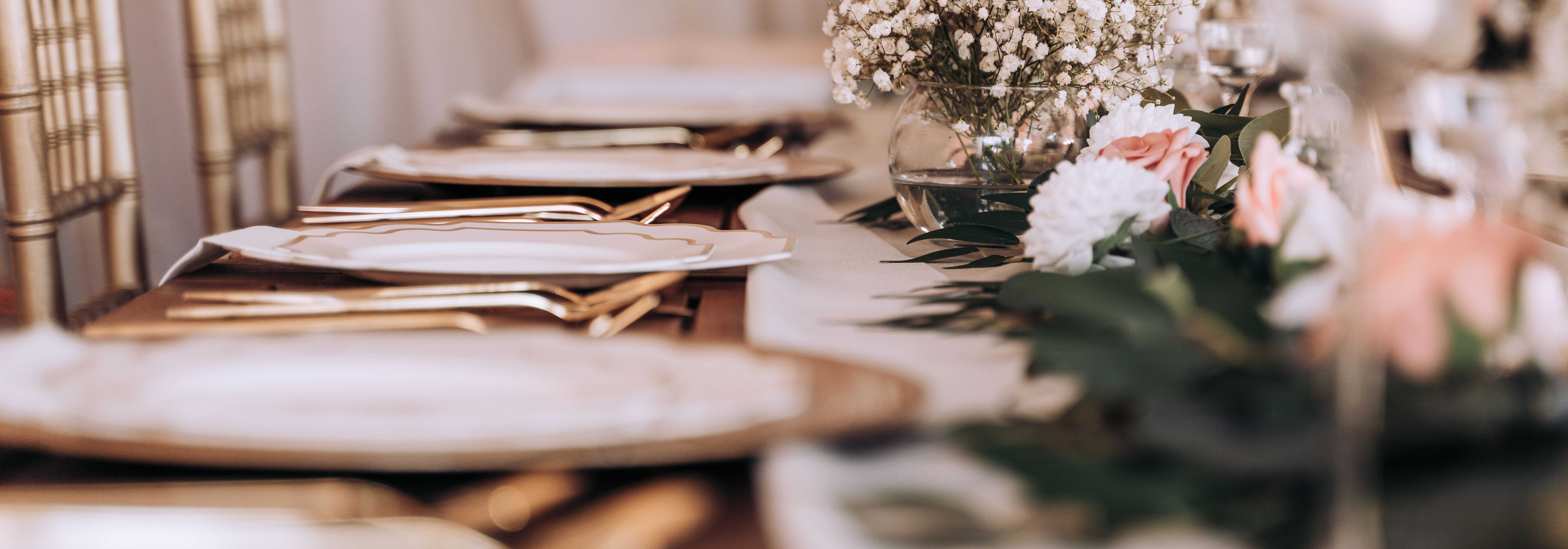 Tere tulemast Kameeleon OÜ-sse, kus teie ilu ja erilised hetked on meie suurim kirg. Meie missioon on rõhutada teie loomulikku võlu läbi meie ekspertide ripsmep