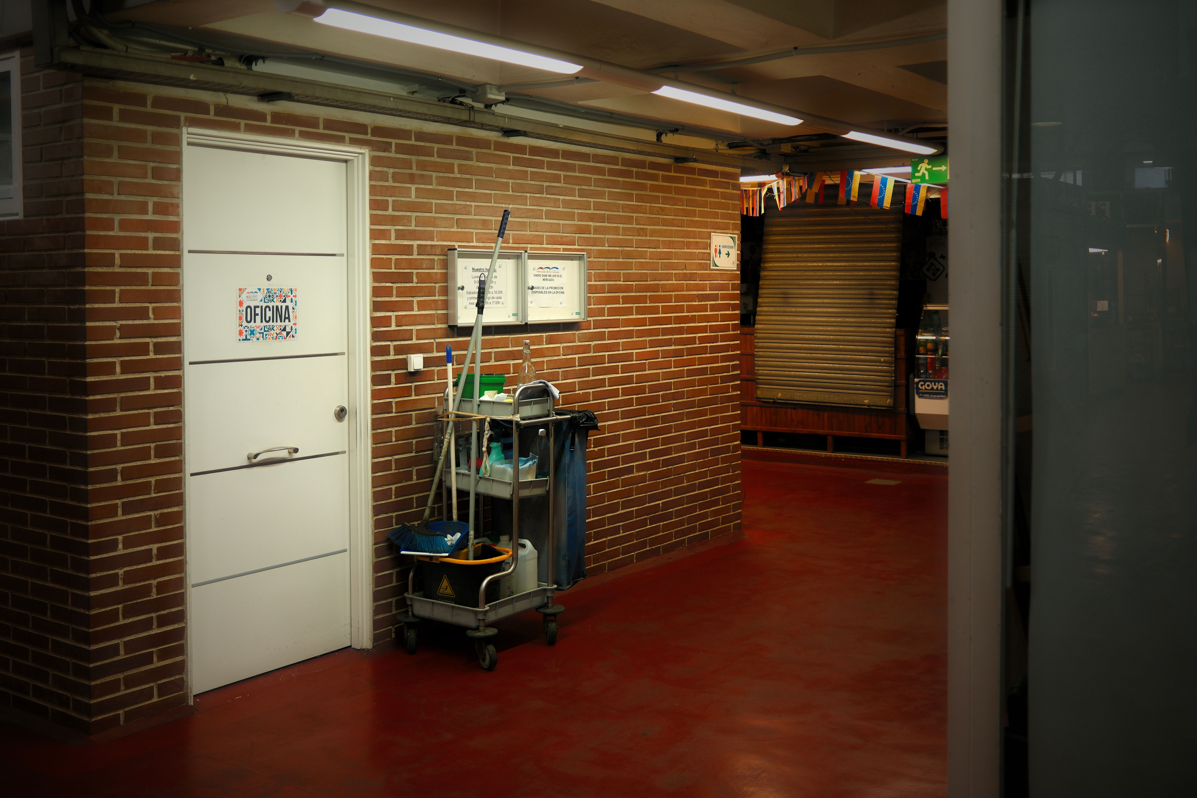Office maintenance that creates a clean and professional working environment