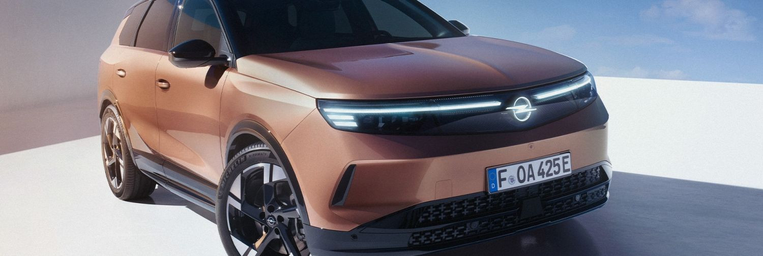 Stiilne ja dünaamiline, ruumikas ja mitmekülgne, täielikult elektrifitseeritud jõuajamite valikuga – see on uus Opel Grandland, mille Rüsselsheimis asuv autotoo