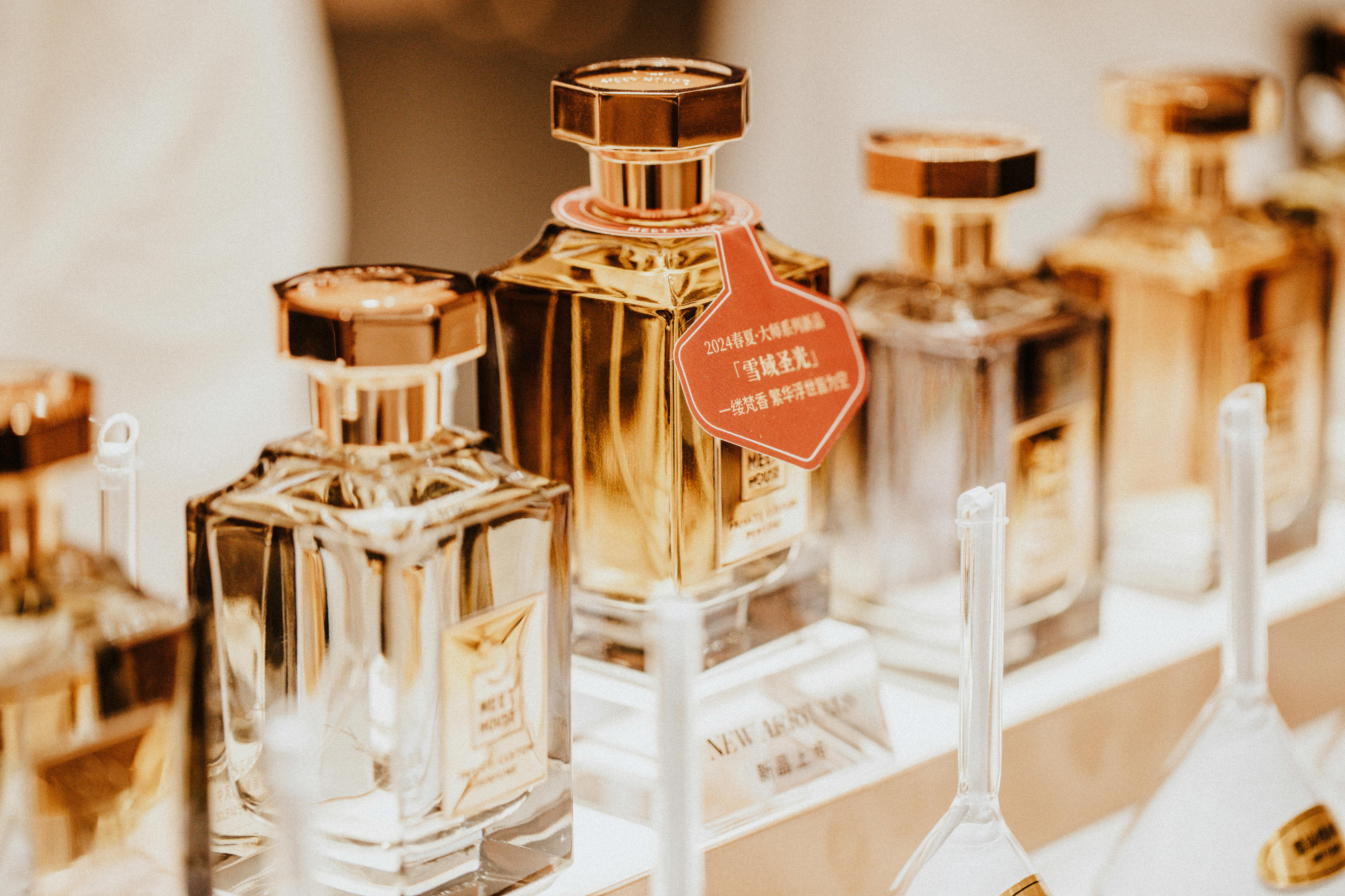 Authentic fragrances, simple purchasing experience   A selection of known fragrances brings together classic and modern options that are sourced from controlled