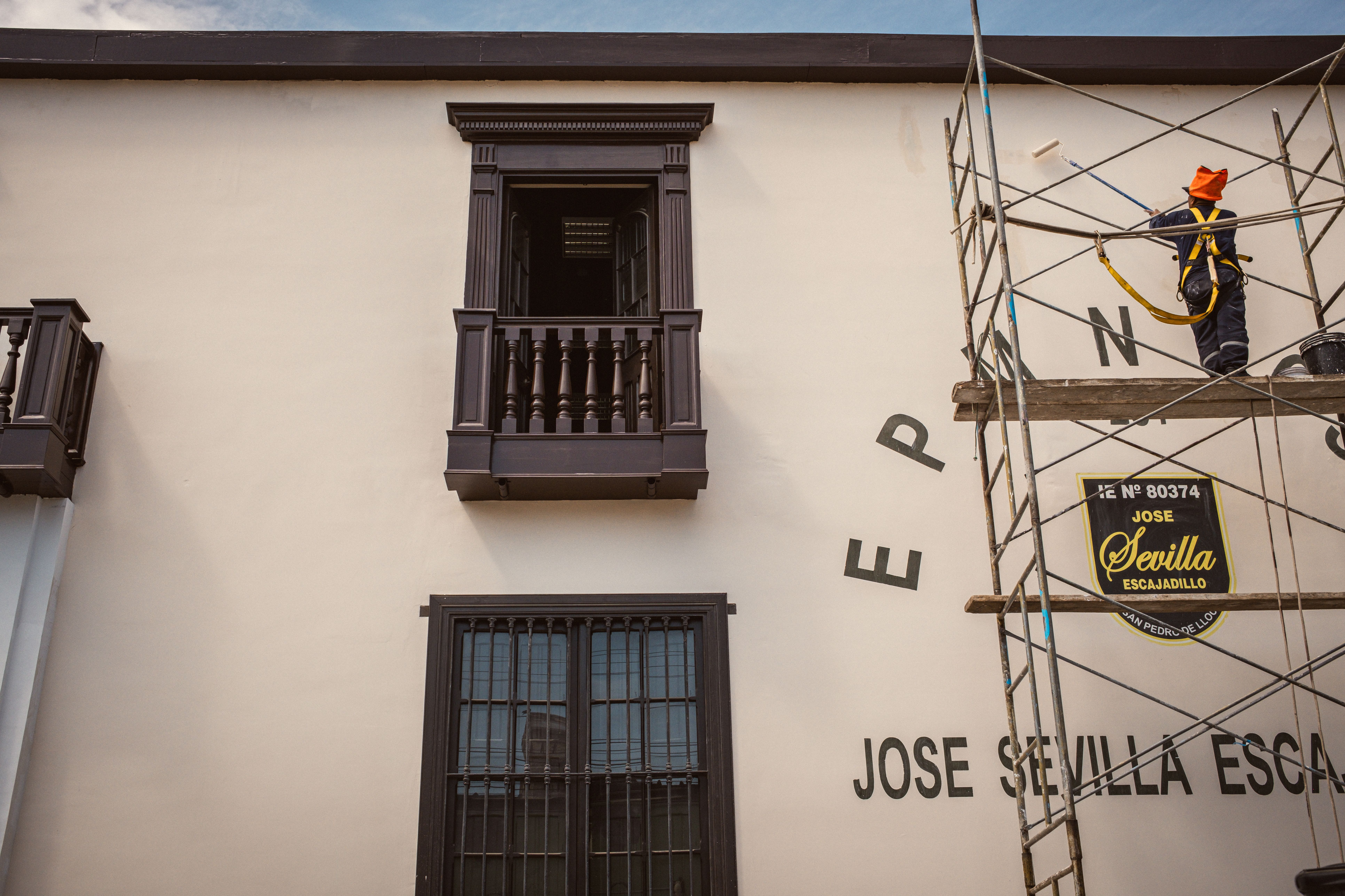 Colouring work  is one of the most important finishing works that gives the building a fresh look, improves durability and helps protect surfaces from weather e