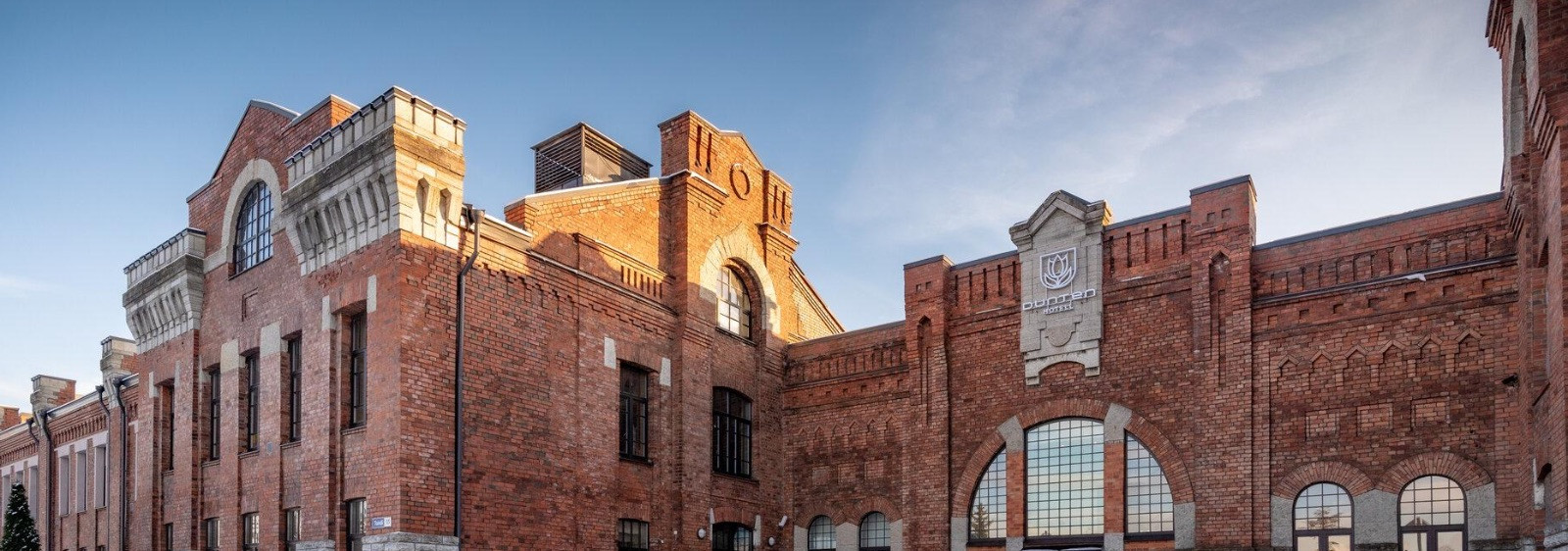 Dunten  Hotell Tallinnas     Dunten Hotell   Tallinnas   on    moderni ja stiilne kontaktivaba  hotell Tallinnas  , mis paikneb Tondil, kesklinnast vaid mõnemin