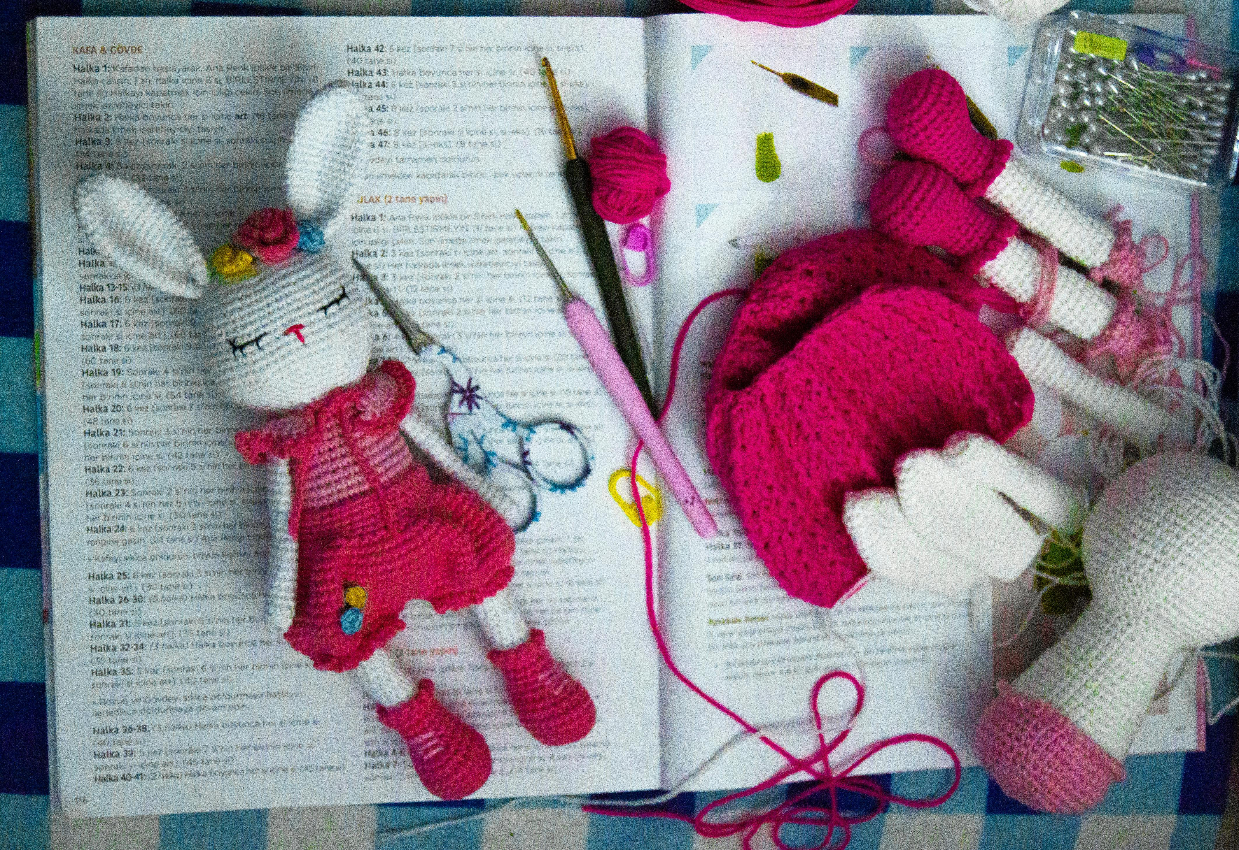 Mustrid  is a convenient and inspiring way to bring your knitting skills to the next level. Clear  gel patterns  and detailed   step-by-step instructions  offer