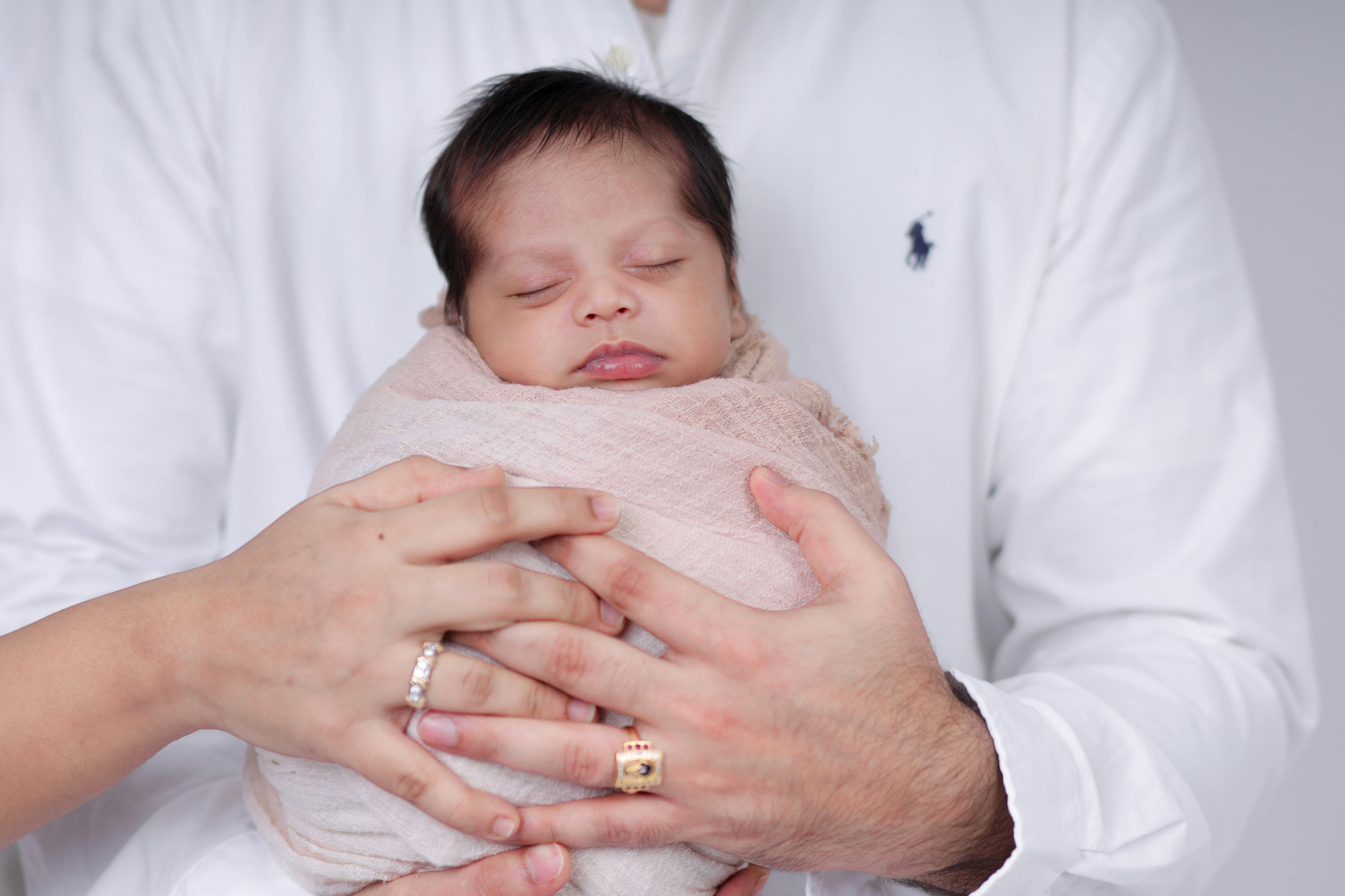 Intimate and safe newborn photos that survive     The newborn photos  catch these first soft moments - small hands, peaceful sleep and first smile - and become 
