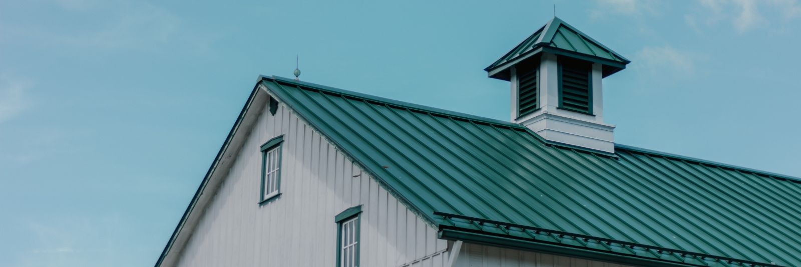 Plekk-katused on viimastel aastakümnetel muutunud üha populaarsemaks valikuks nii eramute kui ka ärihoonete katusekatte lahendustes. Nende tõhusus ja vastupidav