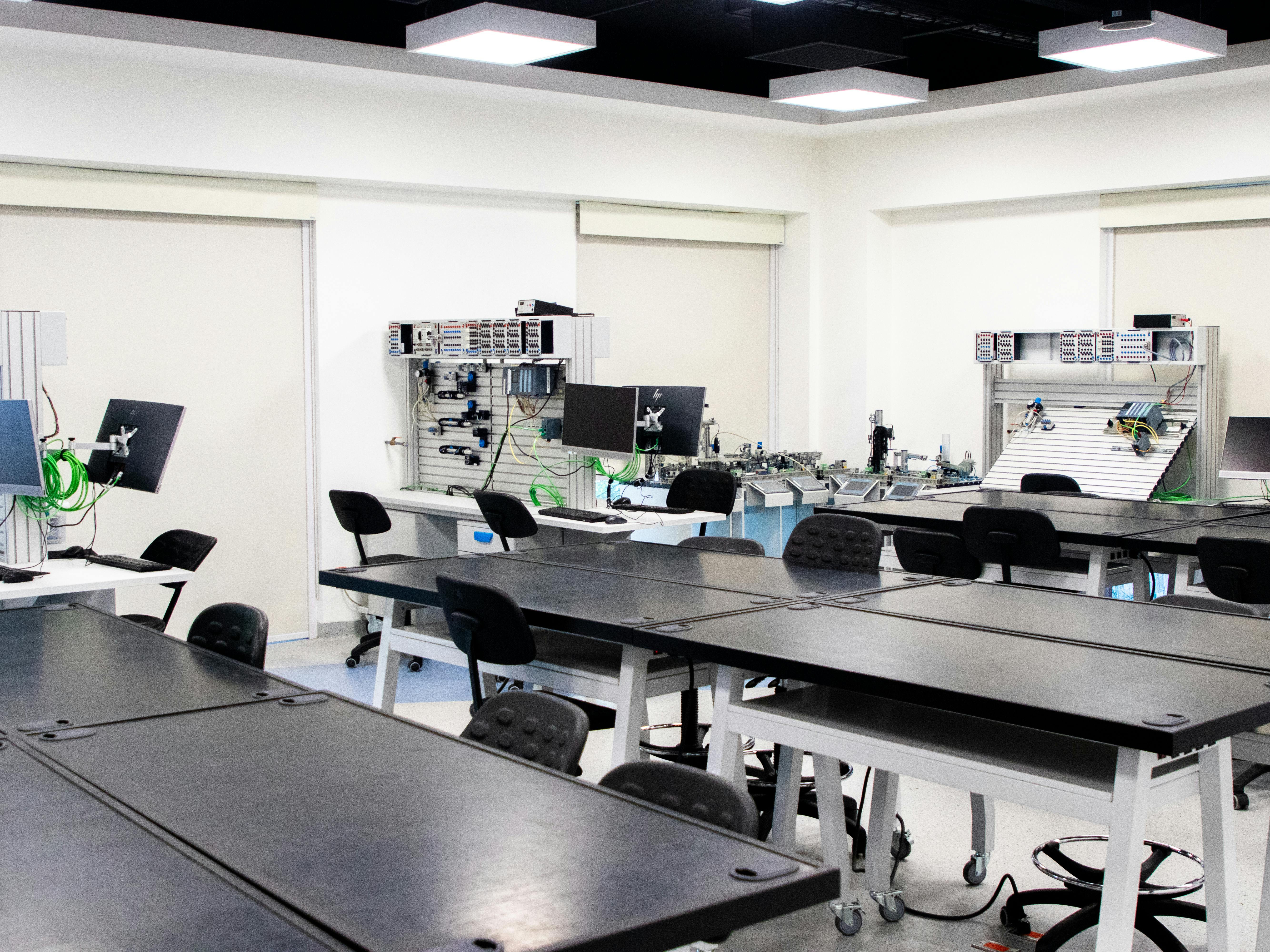 Practical training help Autodesk software learn so that knowledge ...