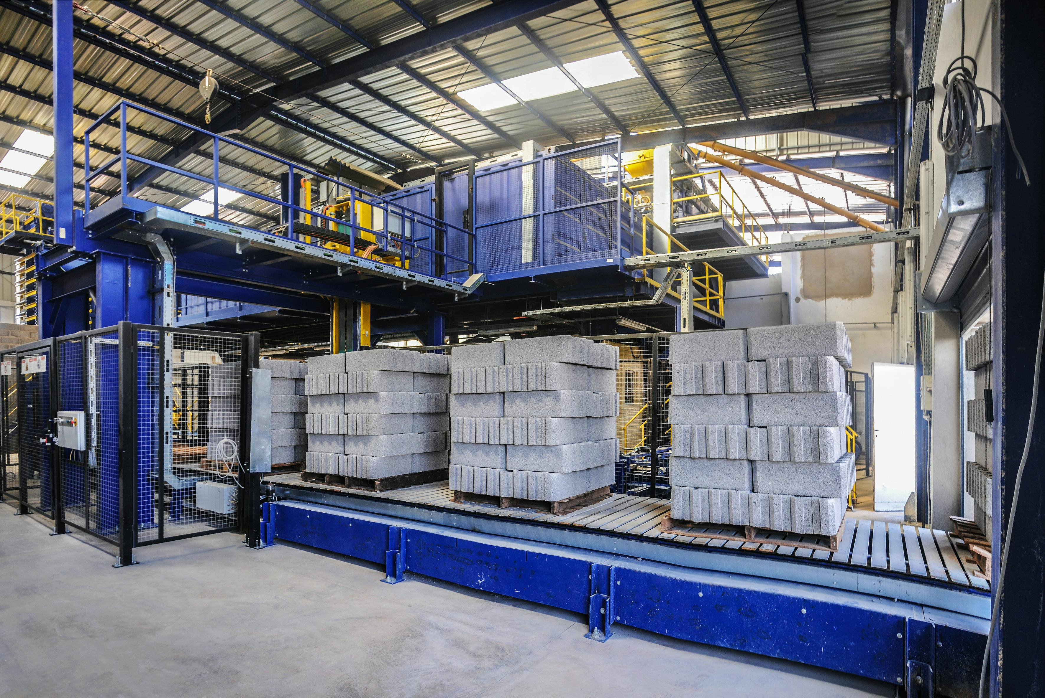 Production of prefabricated concrete cells: speed, precision and energy saving   < Production  of refabricated concrete cells allows you to speed up the tran