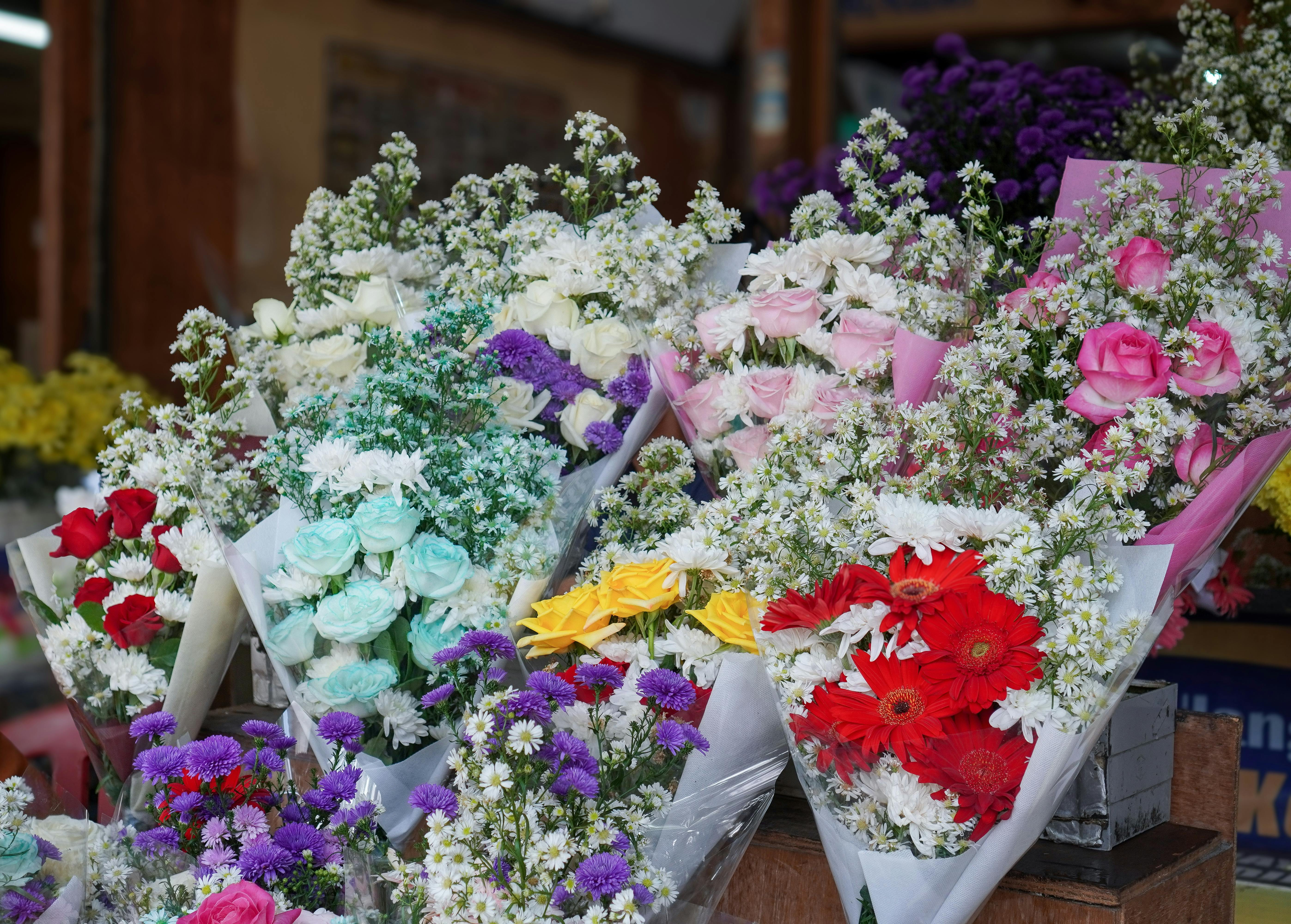 Fresh beauty within reach     Fabricated bouquets  combine easy-to-select comfort and floristic care to always provide an outstanding solution for both daily jo