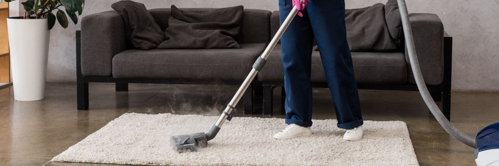 Kas olete kunagi tundnud, et teie kodus või kontoris on raske saavutada tõeliselt puhtaid ruume? Tavaline koristamine võib aidata hoida pindu ja põrandaid suhte