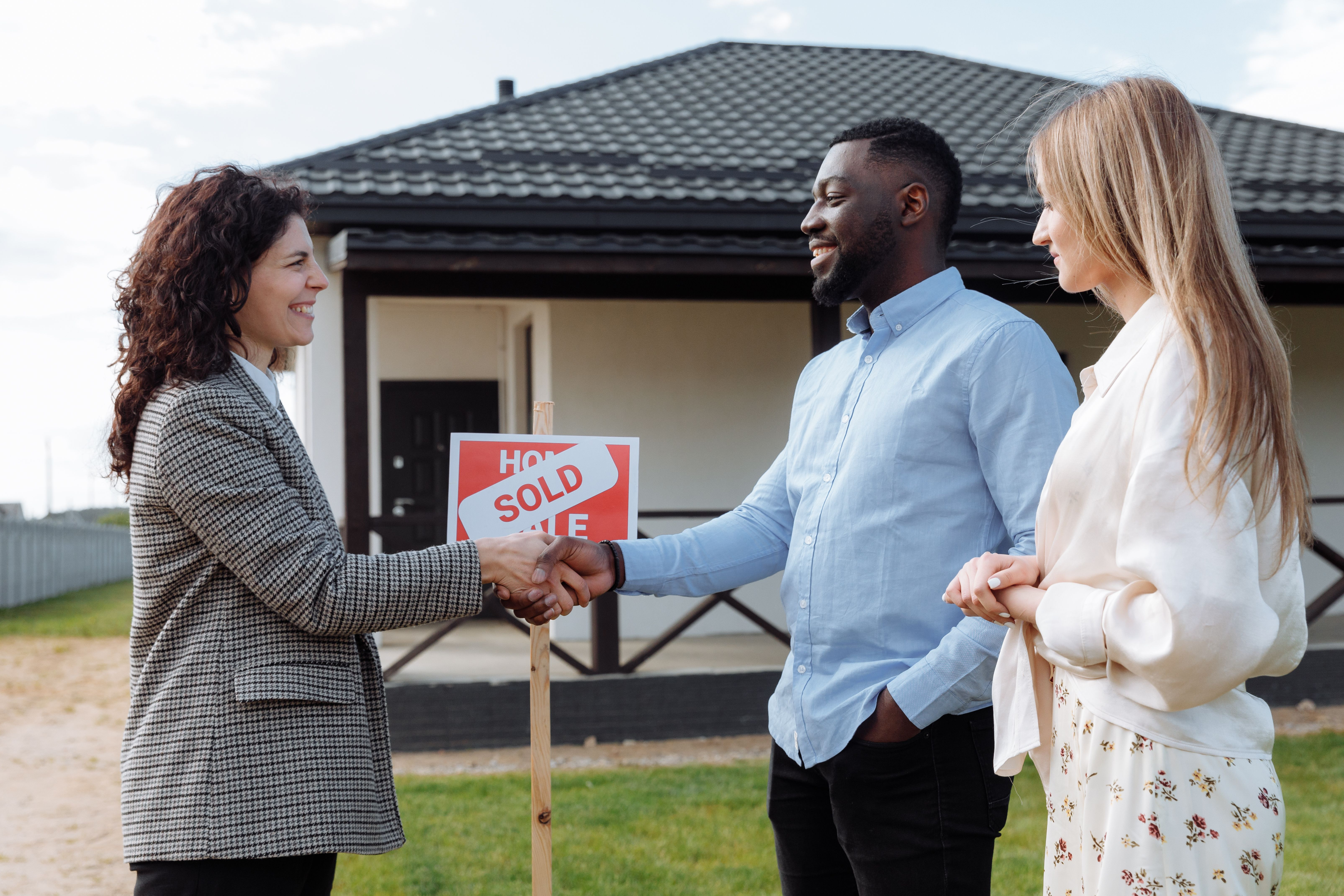 A mediation service  is a professional solution that helps to find a suitable buyer, seller or tenant and leads to a smooth conclusion of the transaction. If th
